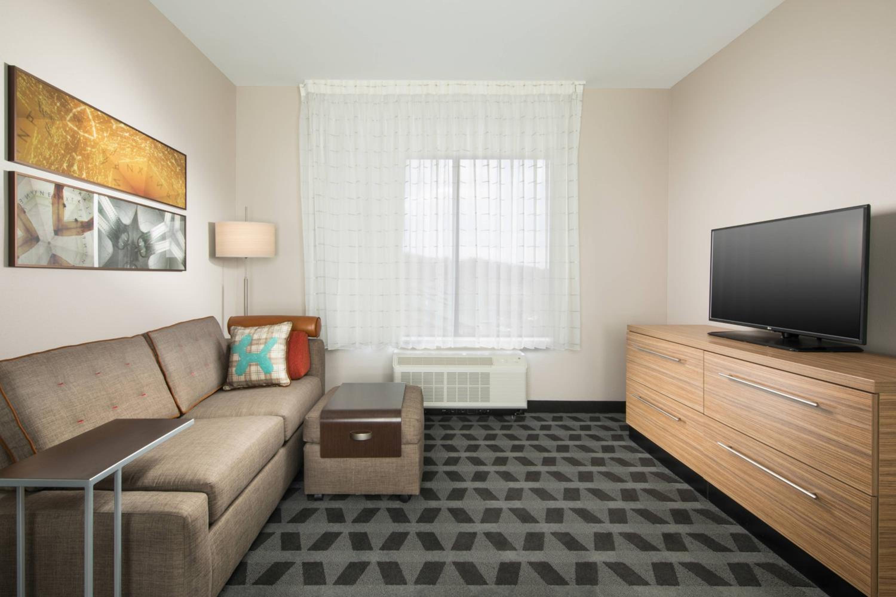 One-Bedroom King Suite with Sofa Bed  photo 2