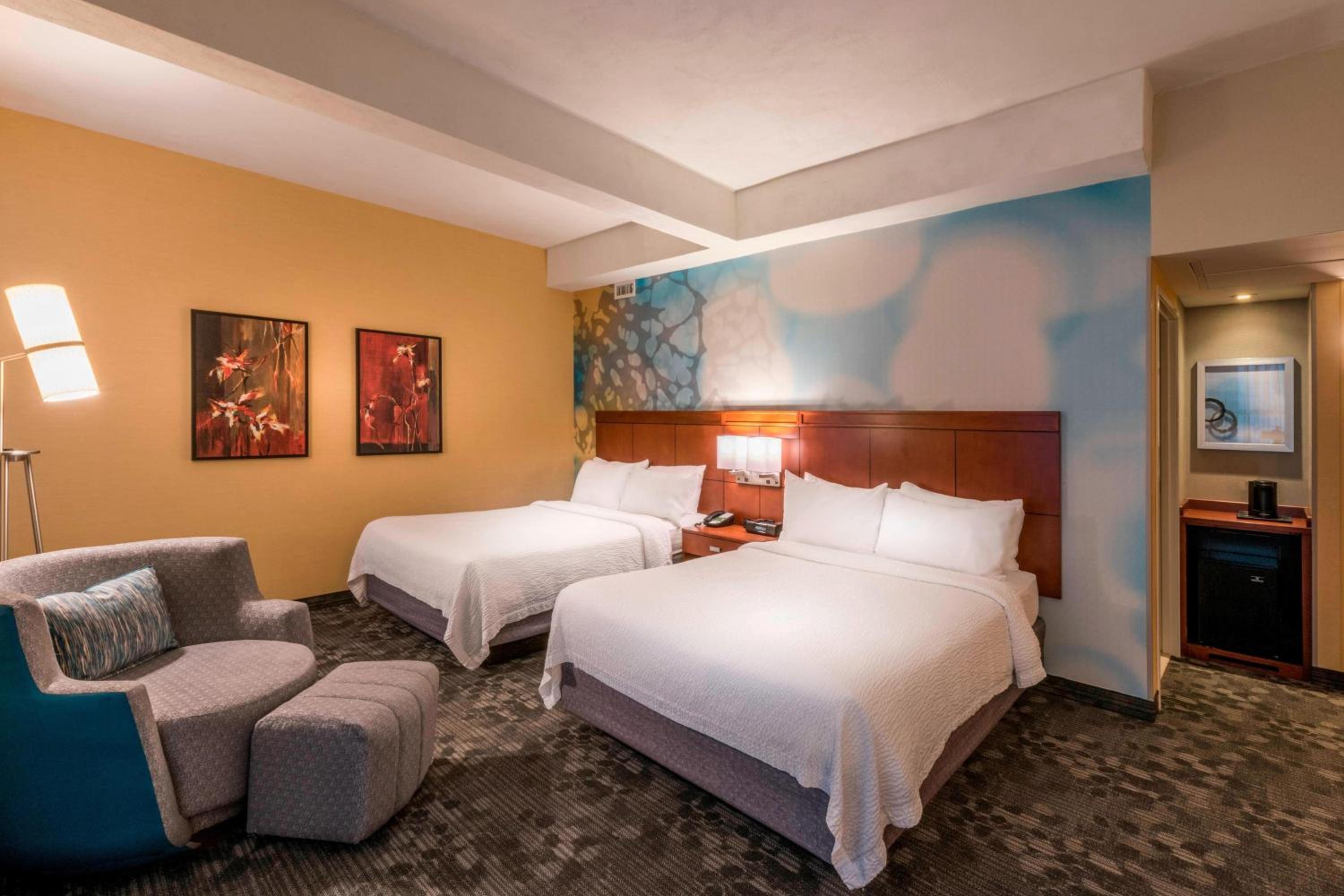 Queen Room with Two Queen Beds - Photo 1