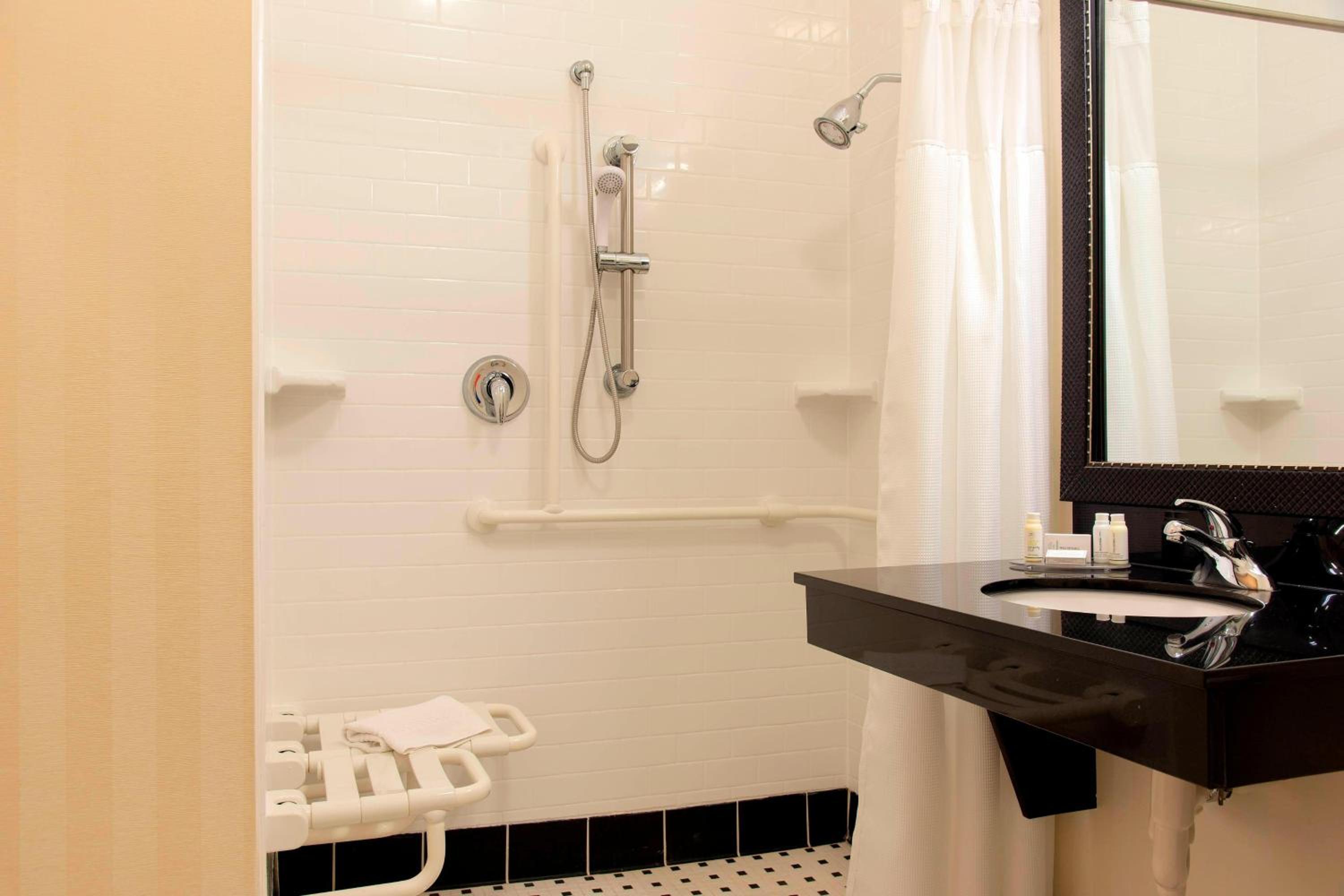 Double Room with Two Double Beds - Photo 4