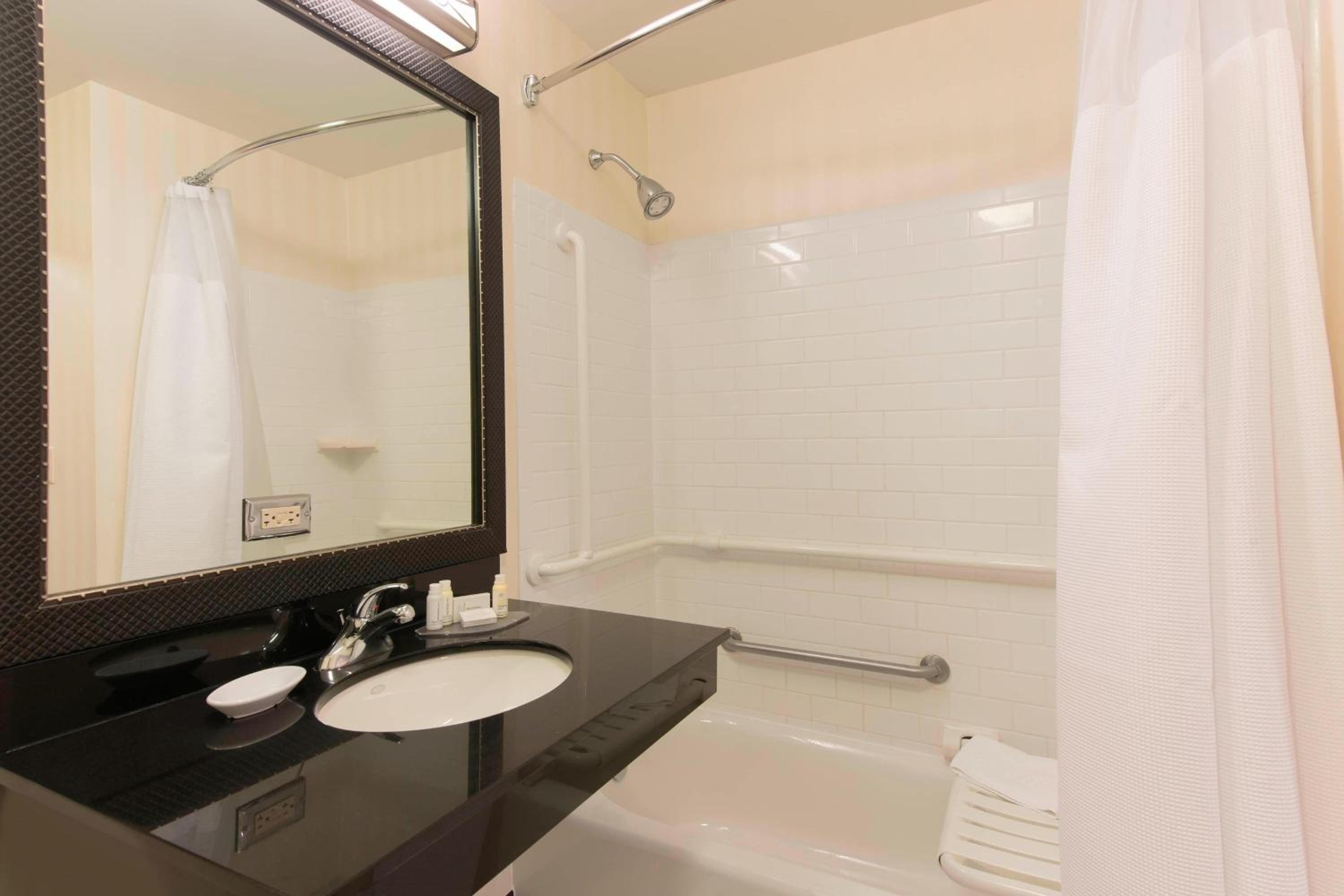 Double Room with Two Double Beds - Photo 5