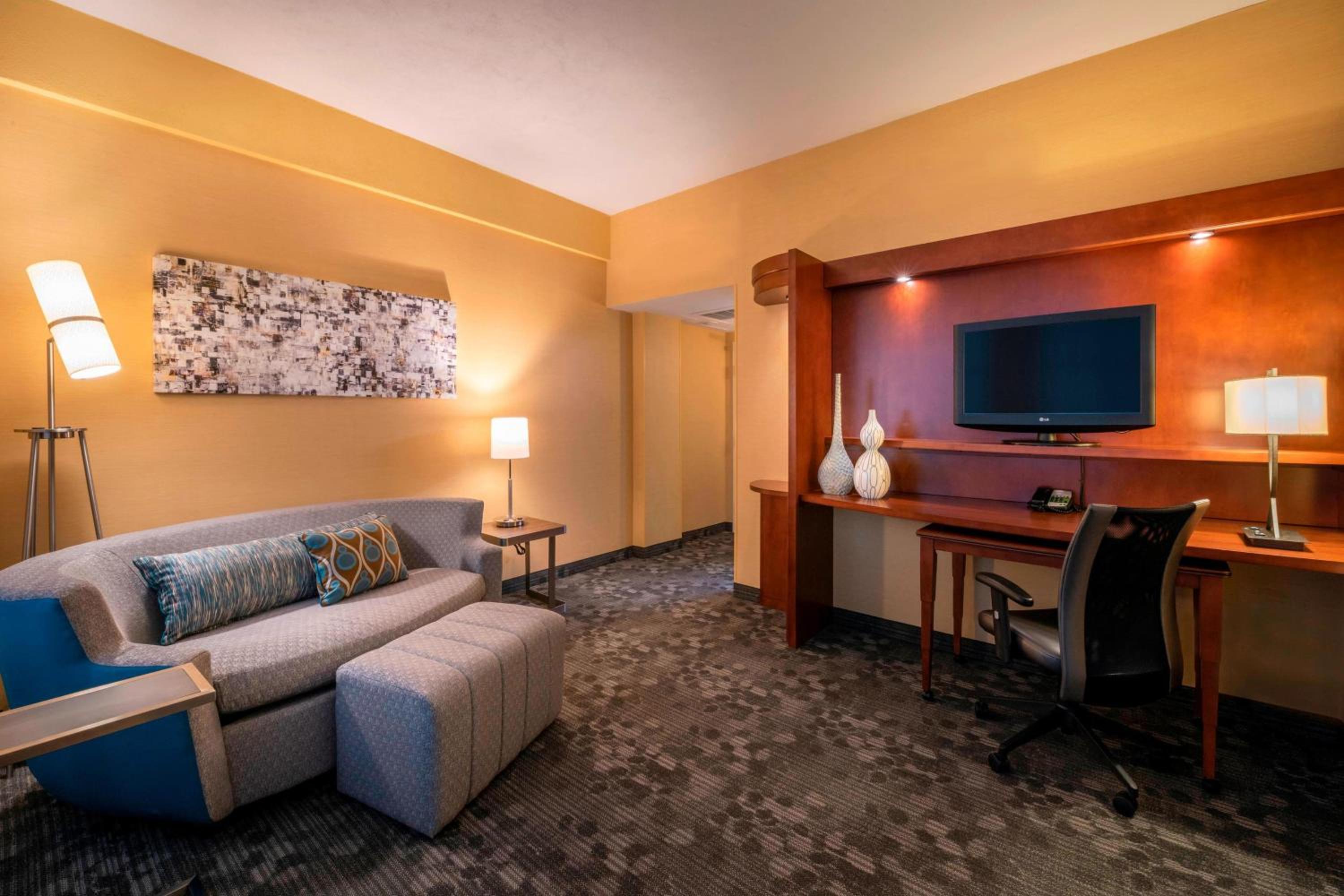 One-Bedroom Suite - Photo 1