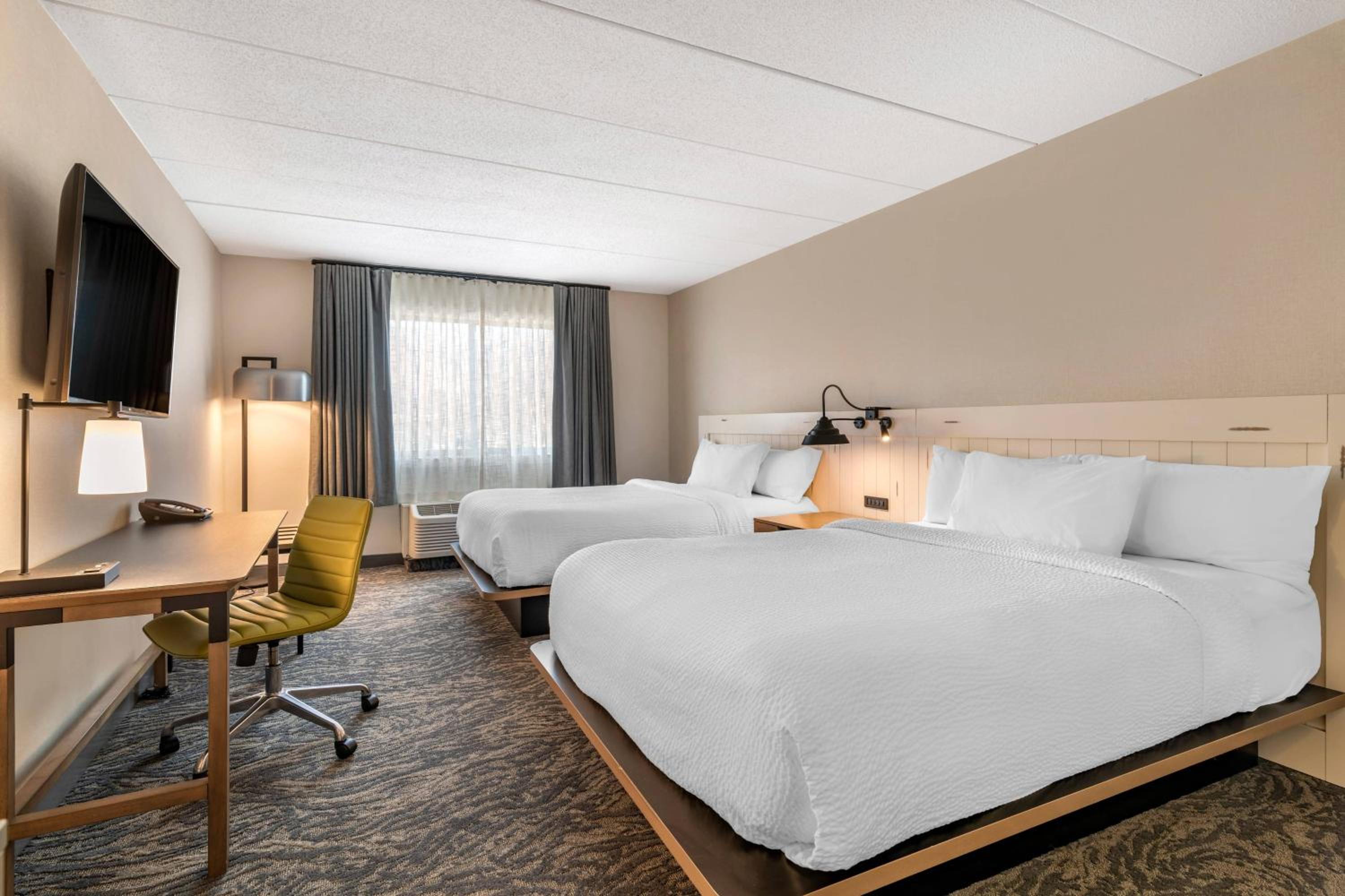 Queen Room with Two Queen Beds - Photo 1
