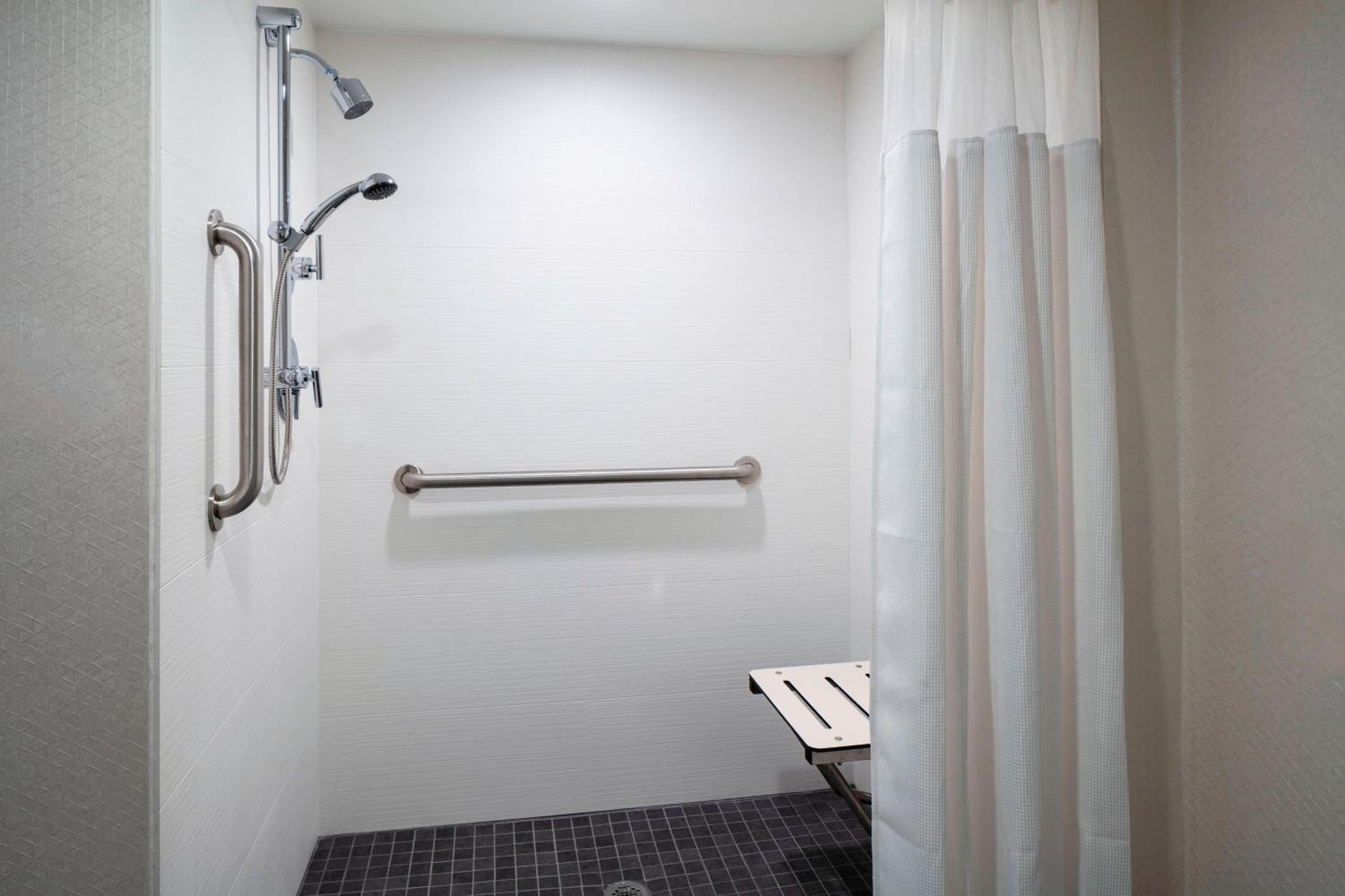 Queen Room with Roll-In Shower - Mobility Accessible - Photo 8