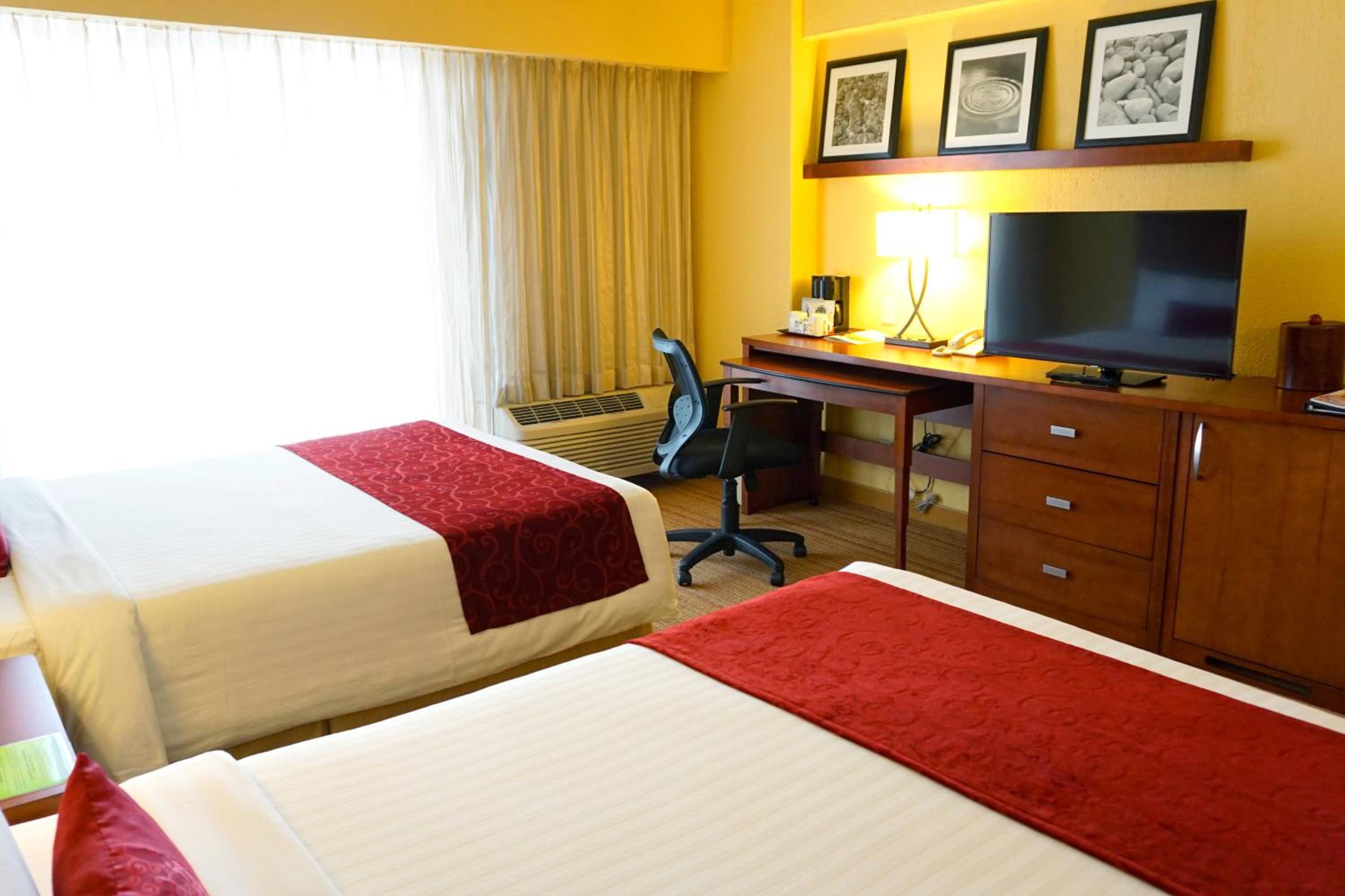Classic Guest Room, 2 Double Beds, City View - Photo 4