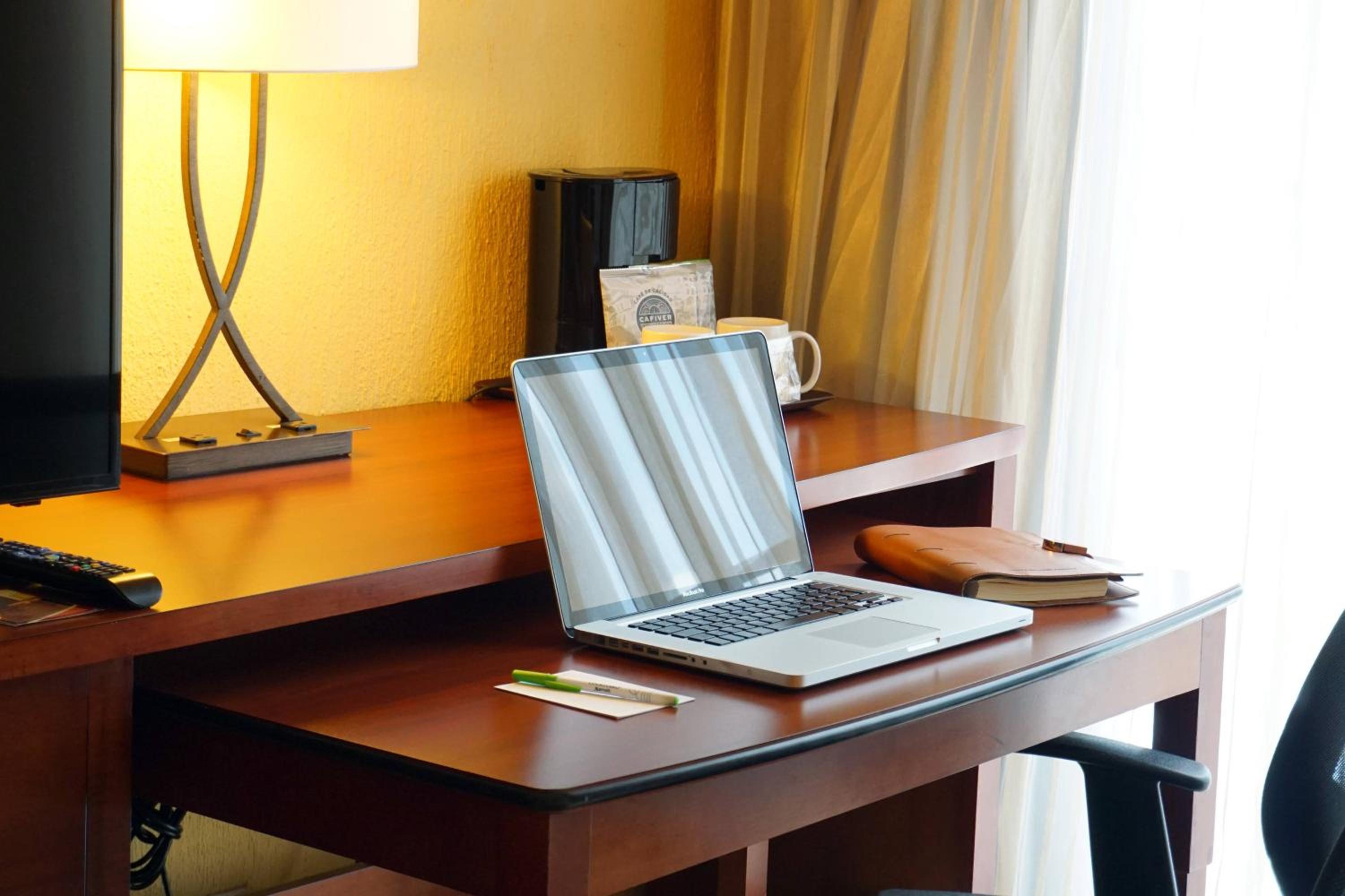 Classic Guest Room, 1 King, City View - Photo 3