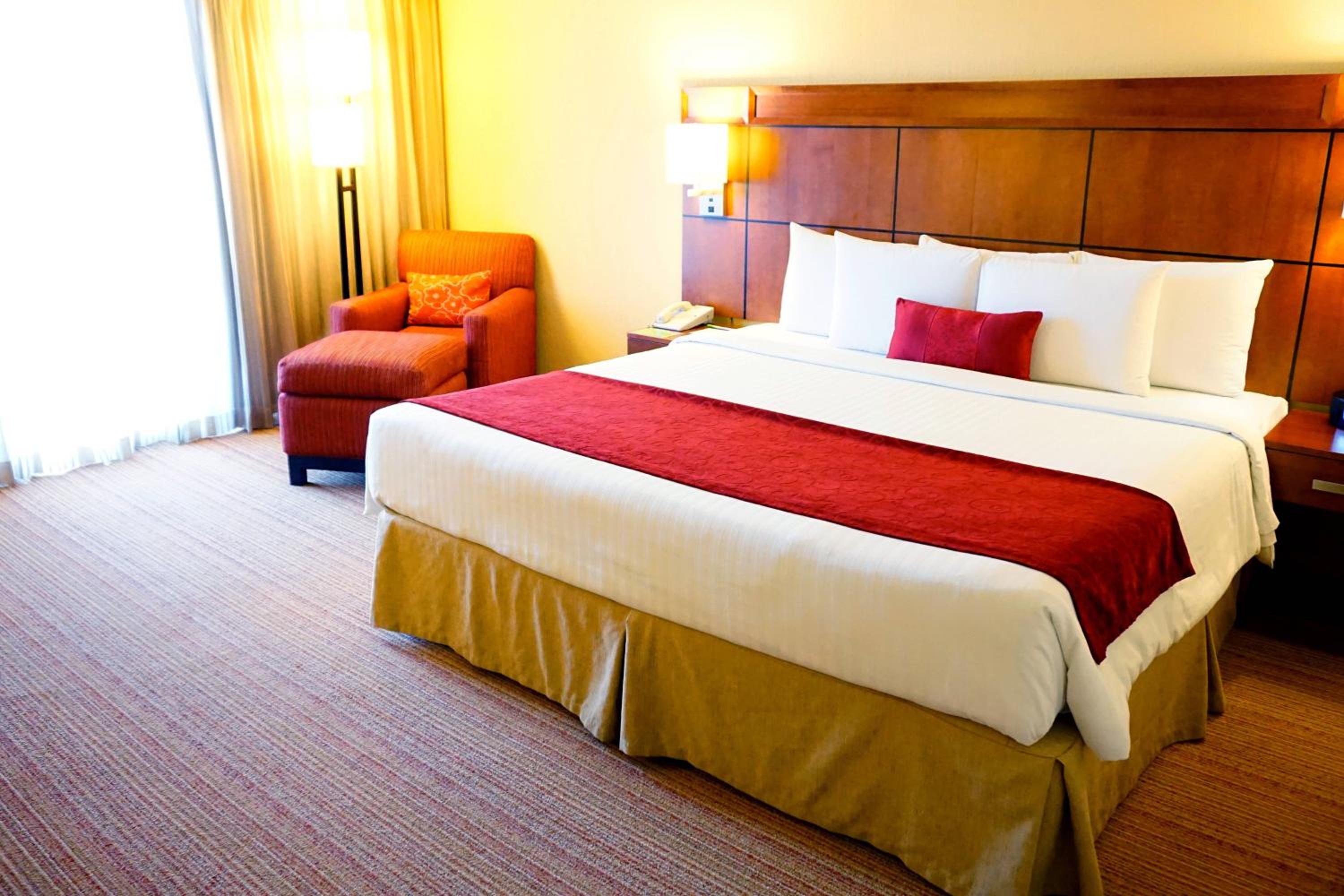 Classic Guest Room, 1 King, City View - Photo 1