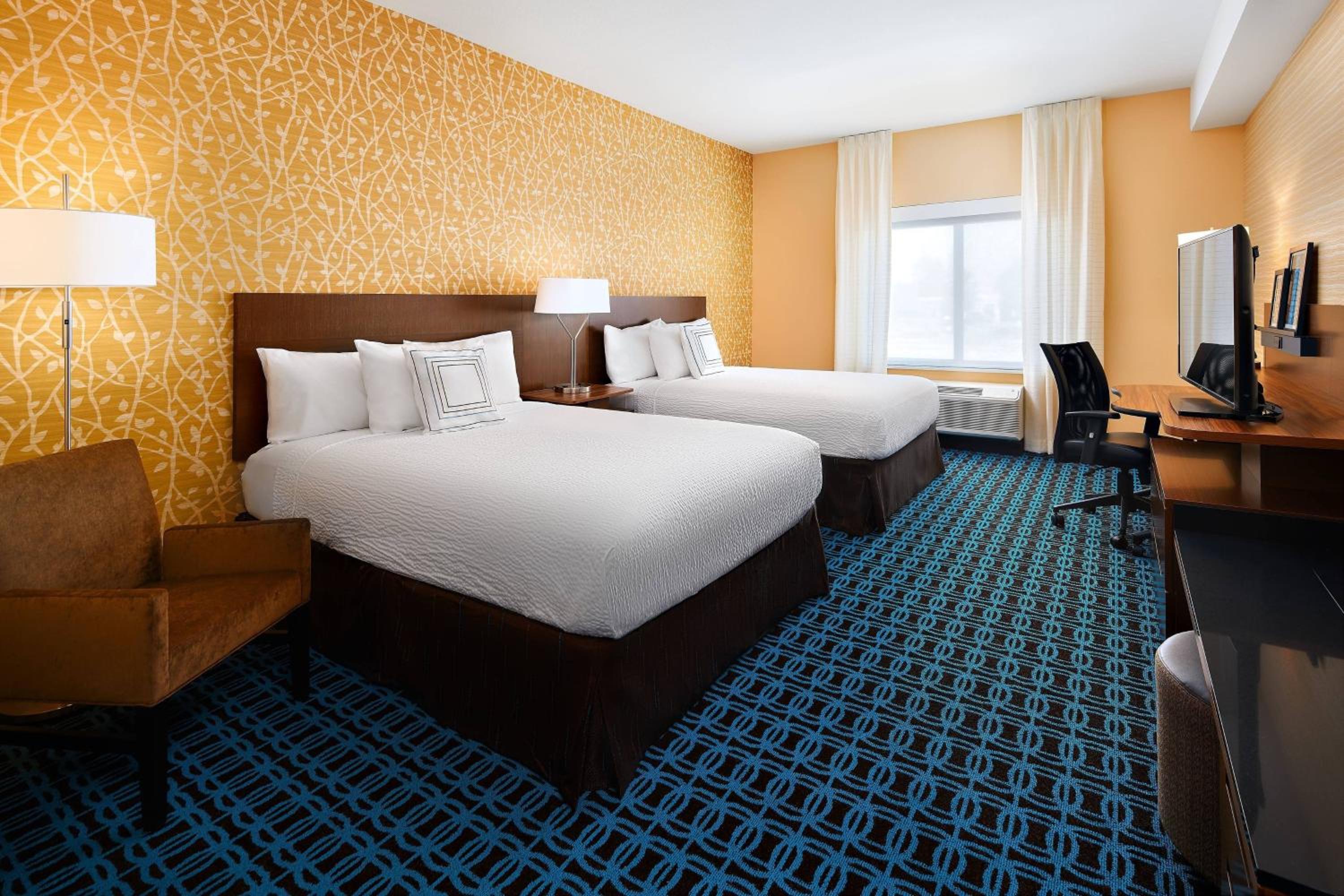 Queen Room with Two Queen Beds - Hearing Accessible