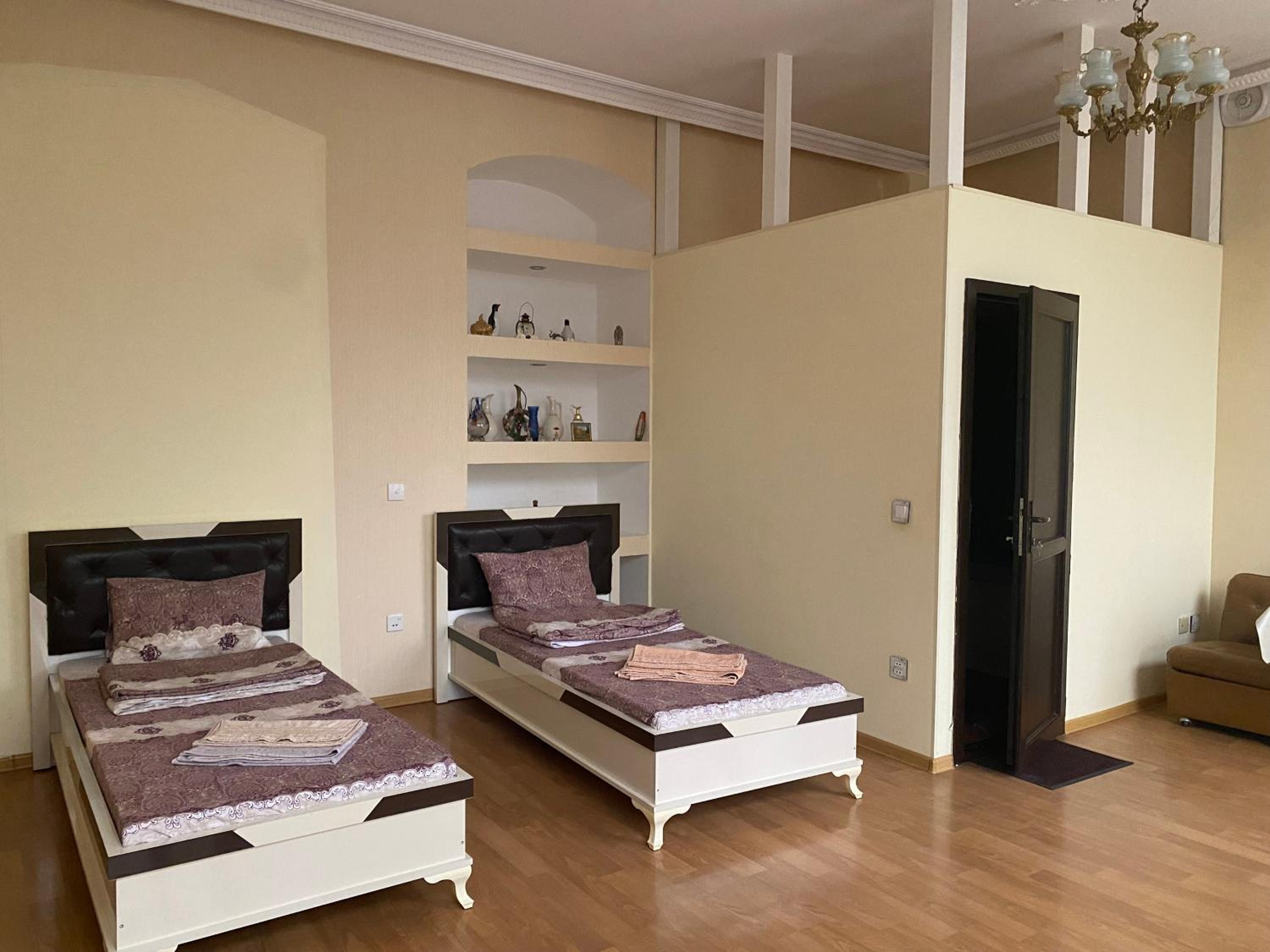 Twin Room with Bathroom photo 2