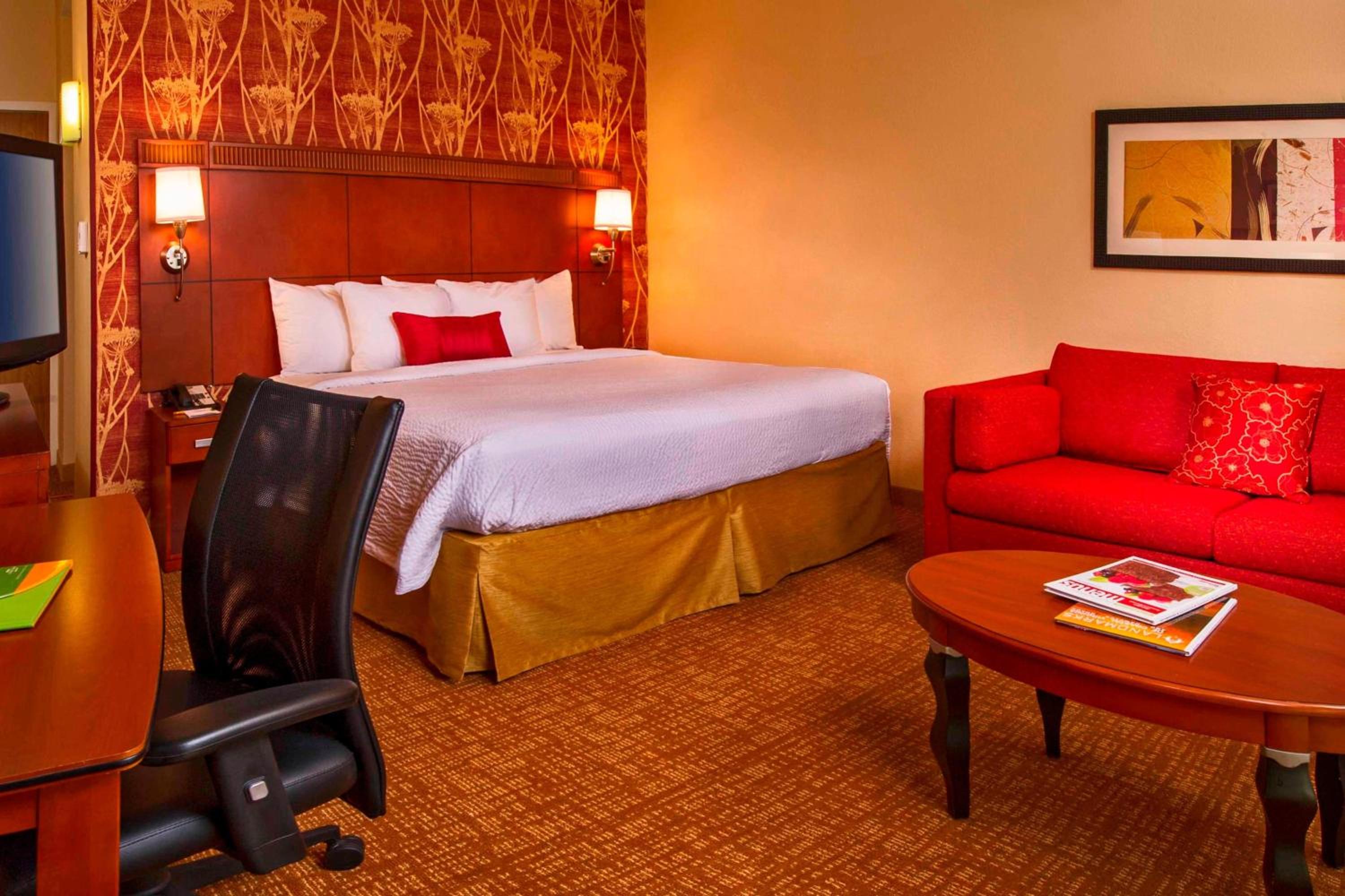 King Room with Sofa Bed - Photo 1