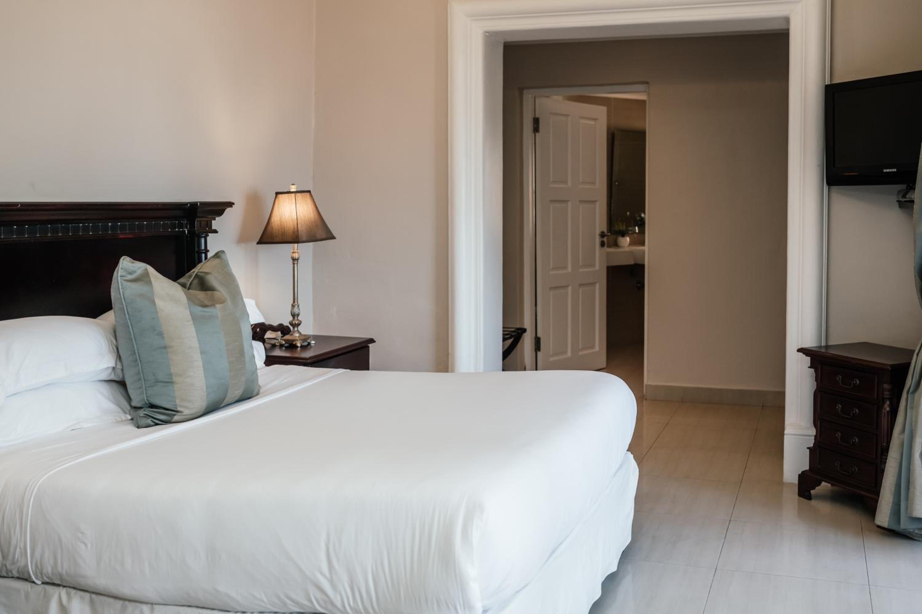 Queen Room photo 1