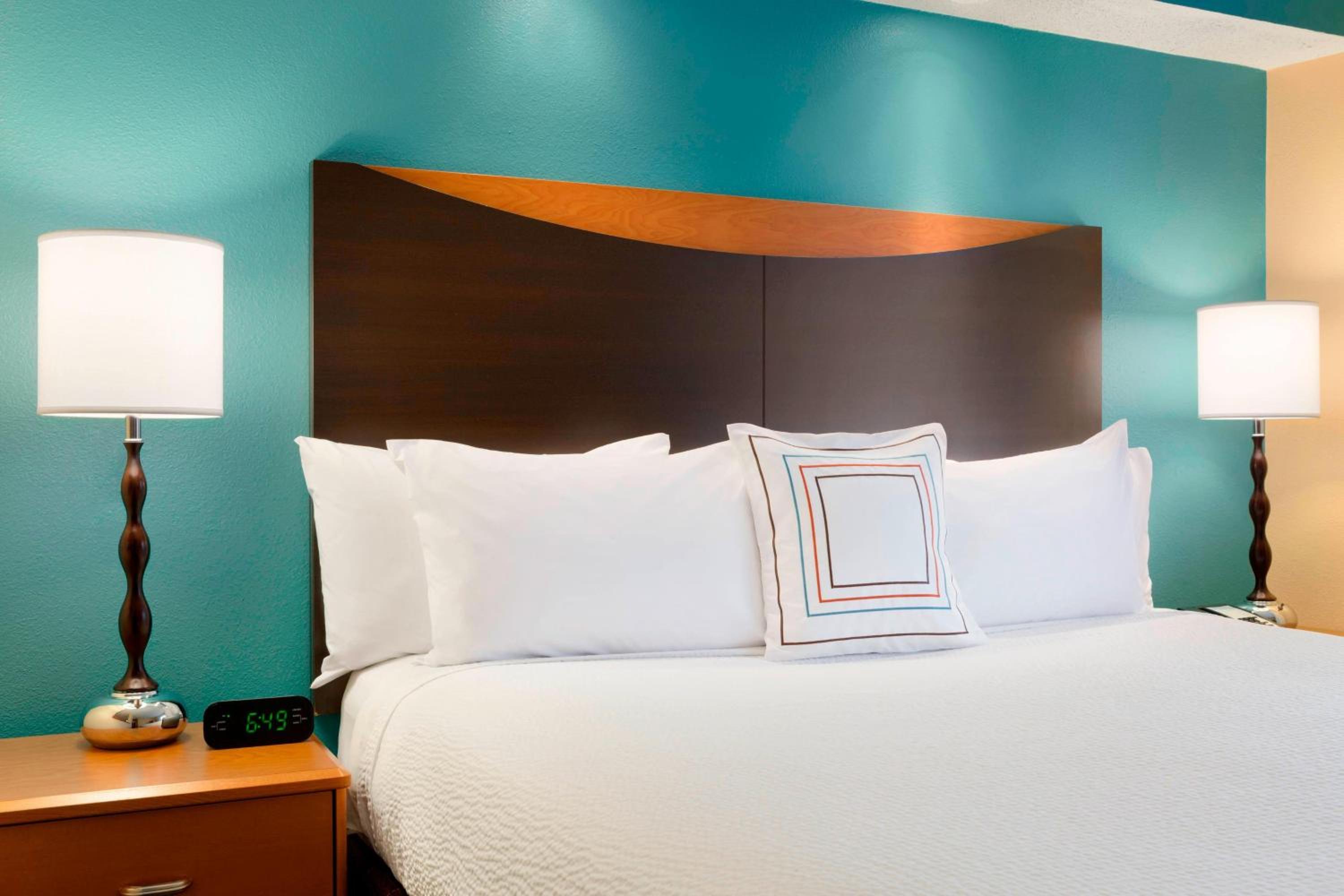 Deluxe King Room - Photo 2