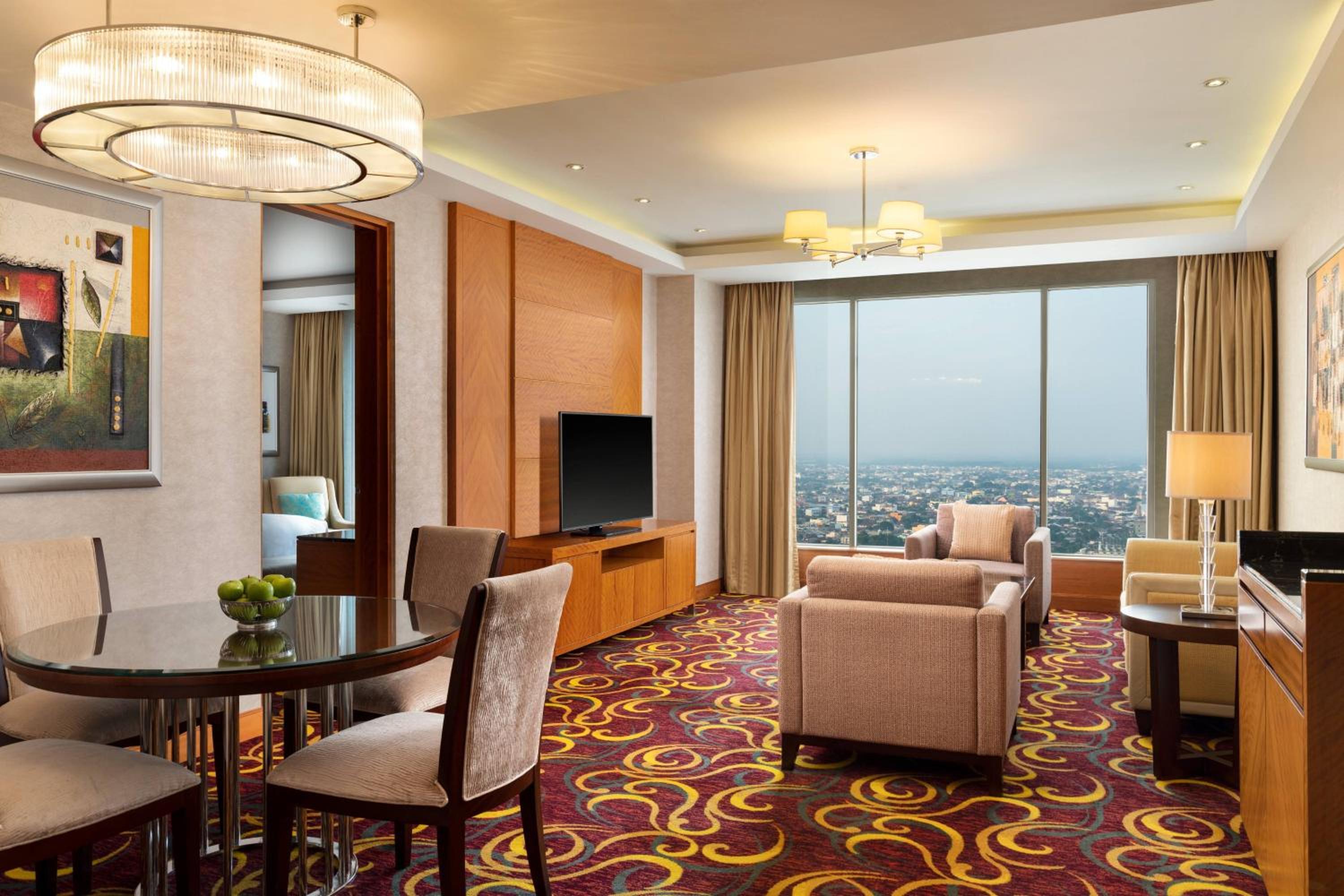 Junior King Suite photo 2