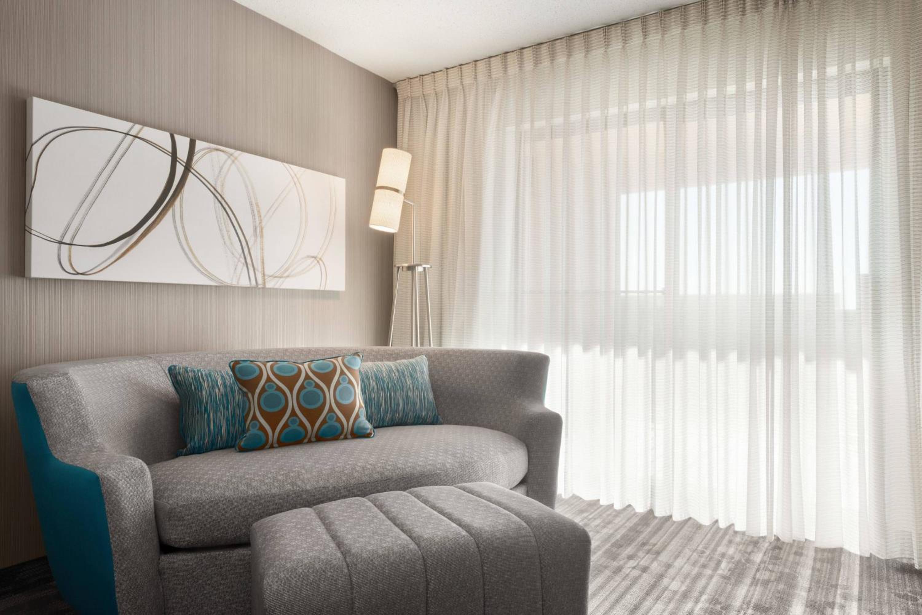 King Room with Sofa Bed - Photo 3