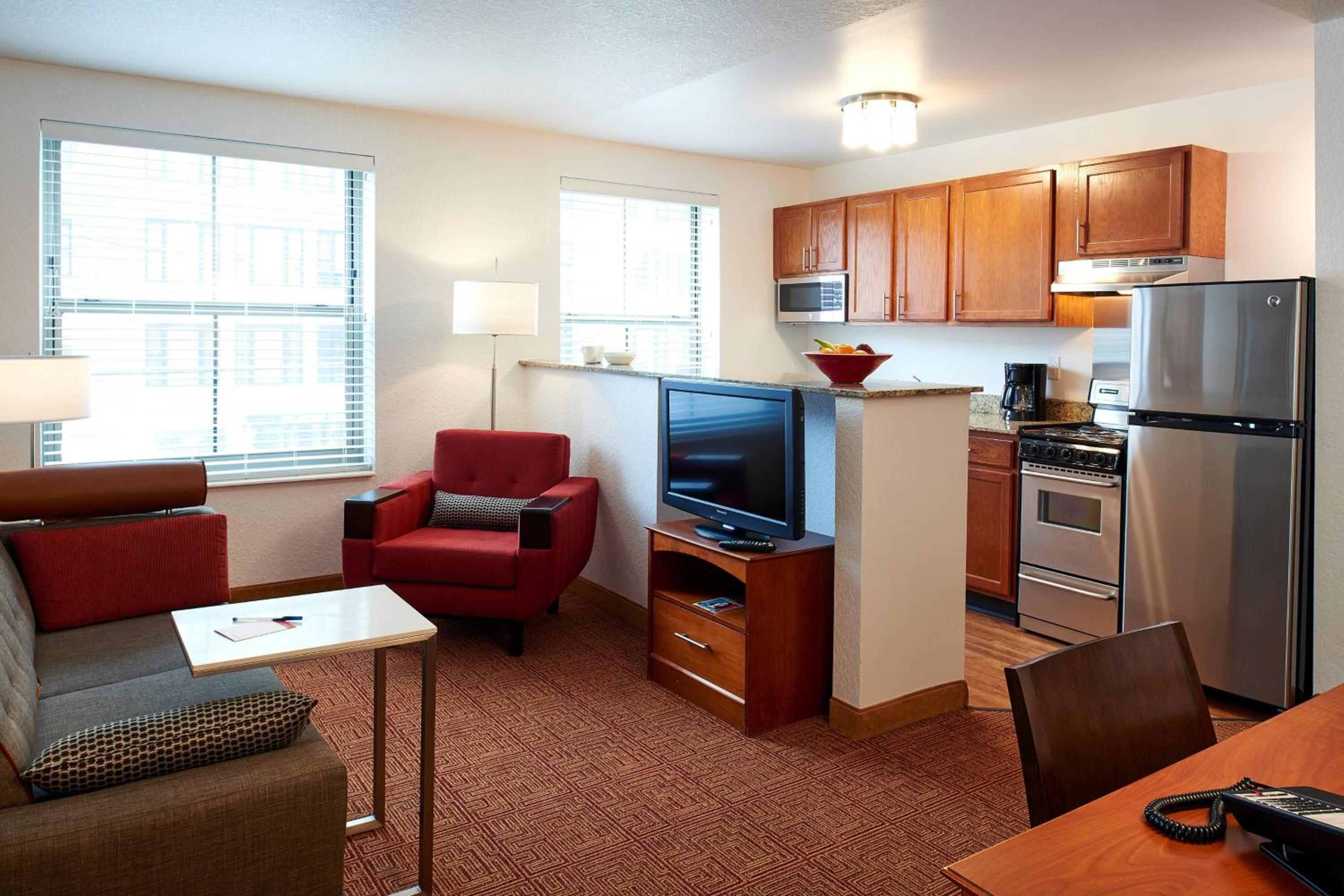 Two-Bedroom Suite - Photo 2