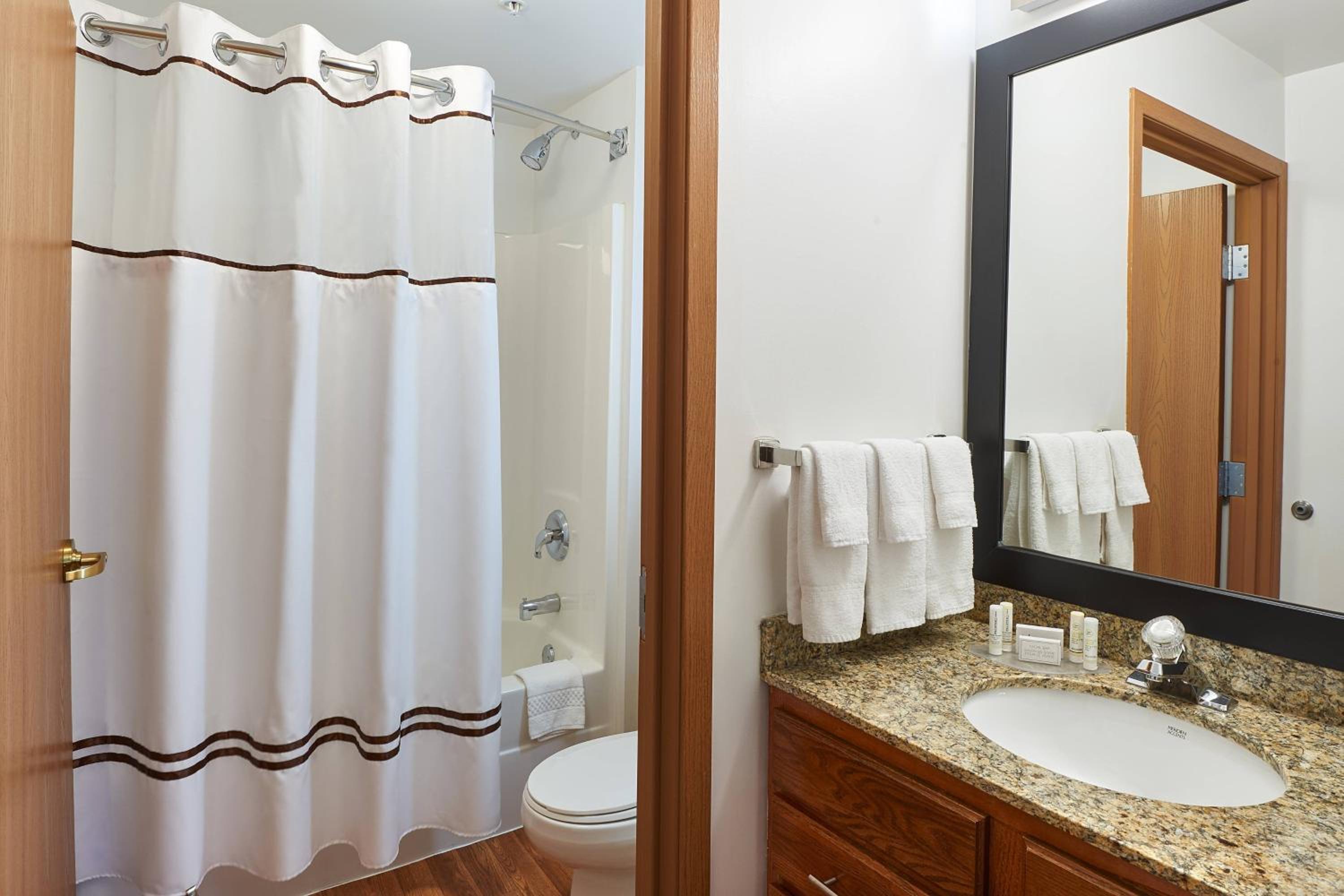 Two-Bedroom Suite - Photo 7