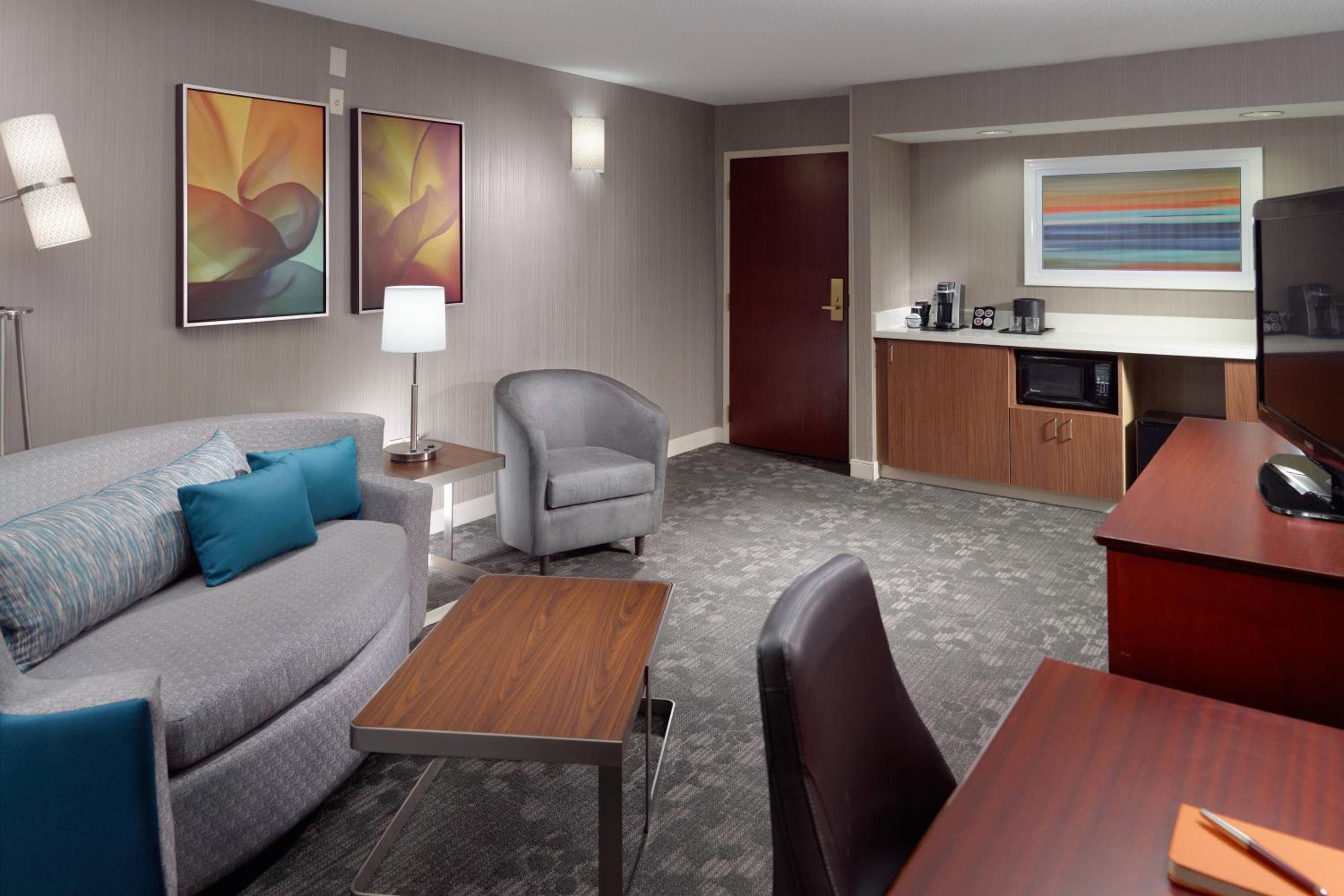 One-Bedroom King Suite with Sofa Bed  - Photo 2