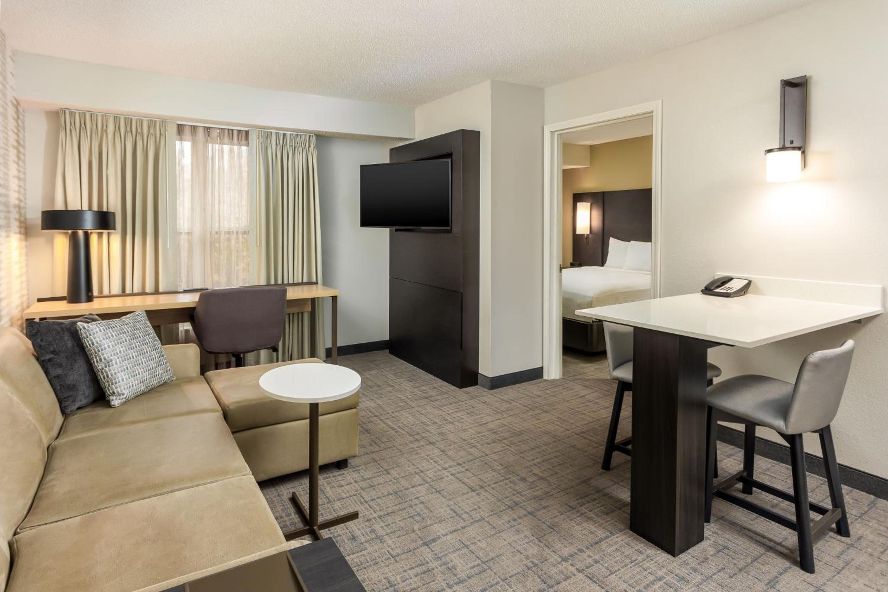 One-Bedroom Suite - Photo 5