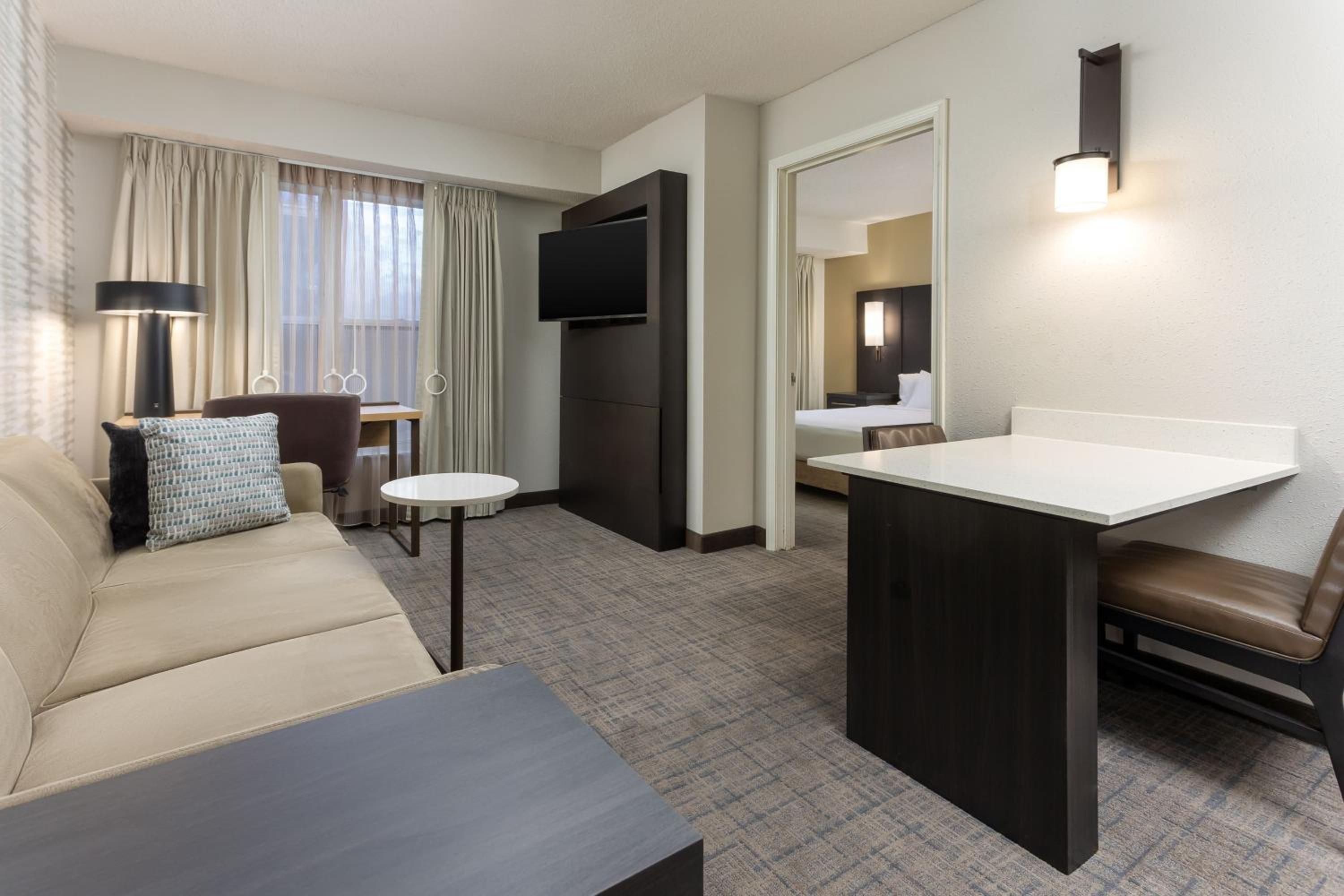 Queen Suite with Sofa Bed - Photo 6