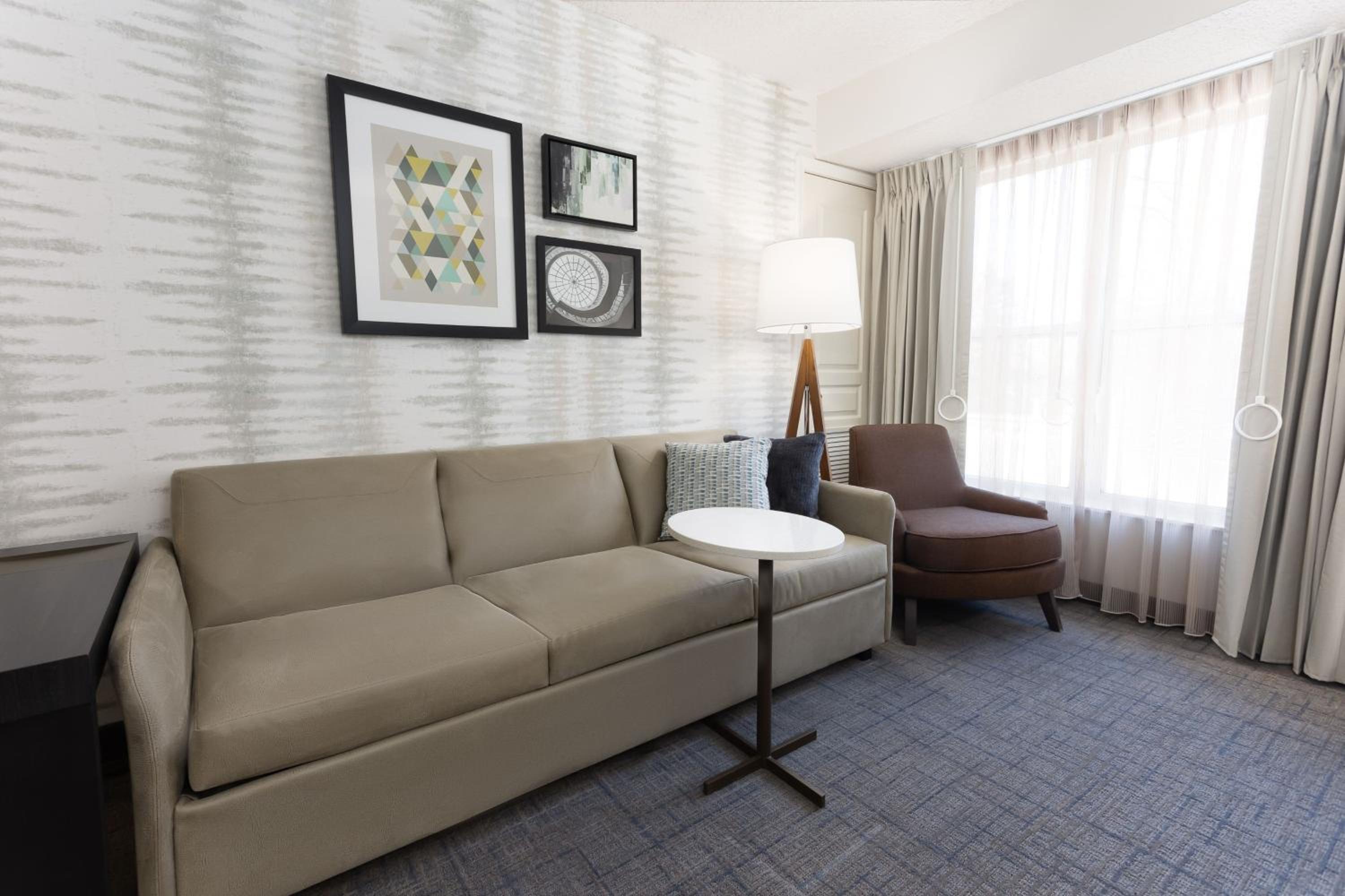 Queen Suite with Sofa Bed - Photo 5