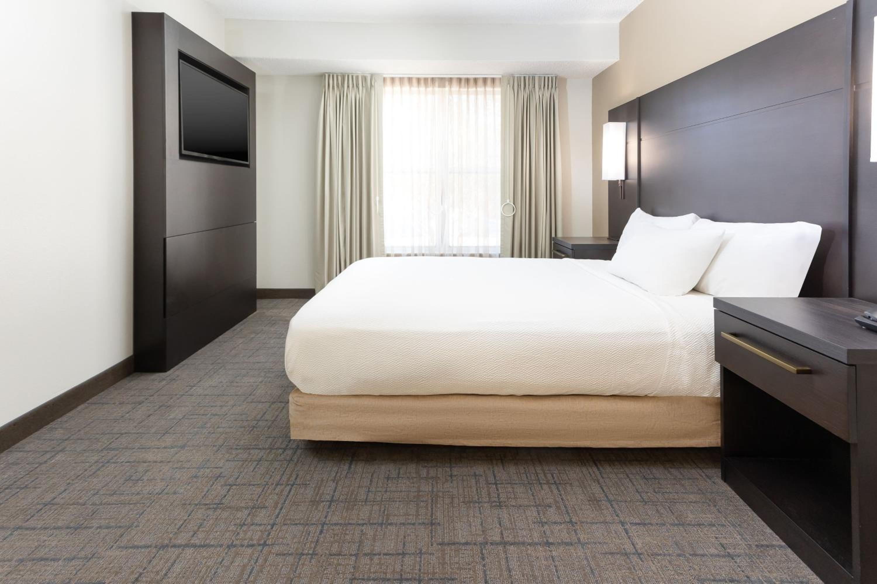 One-Bedroom Suite - Photo 1