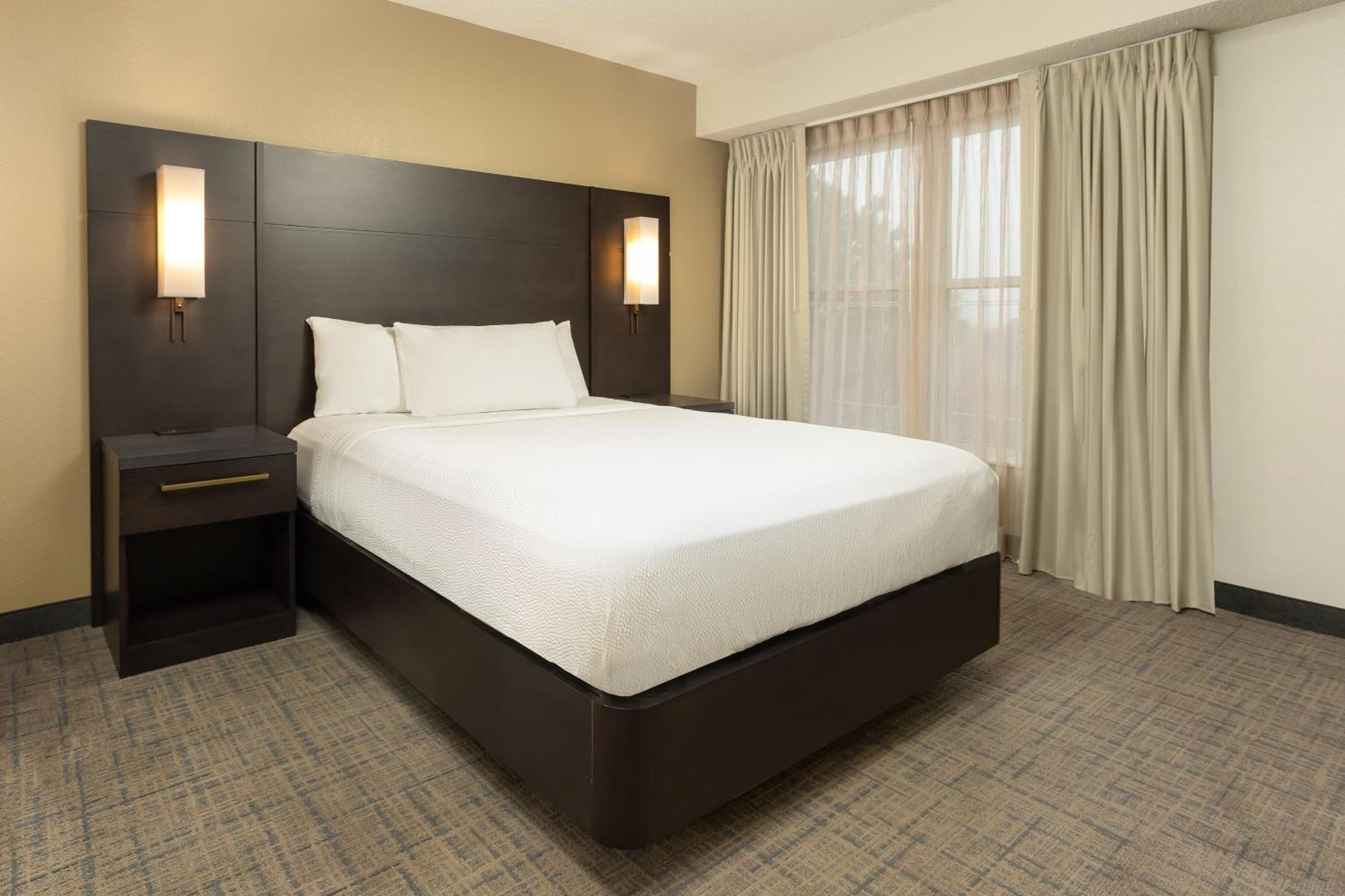 Two-Bedroom Suite with Sofa Bed and Fireplace - Photo 2