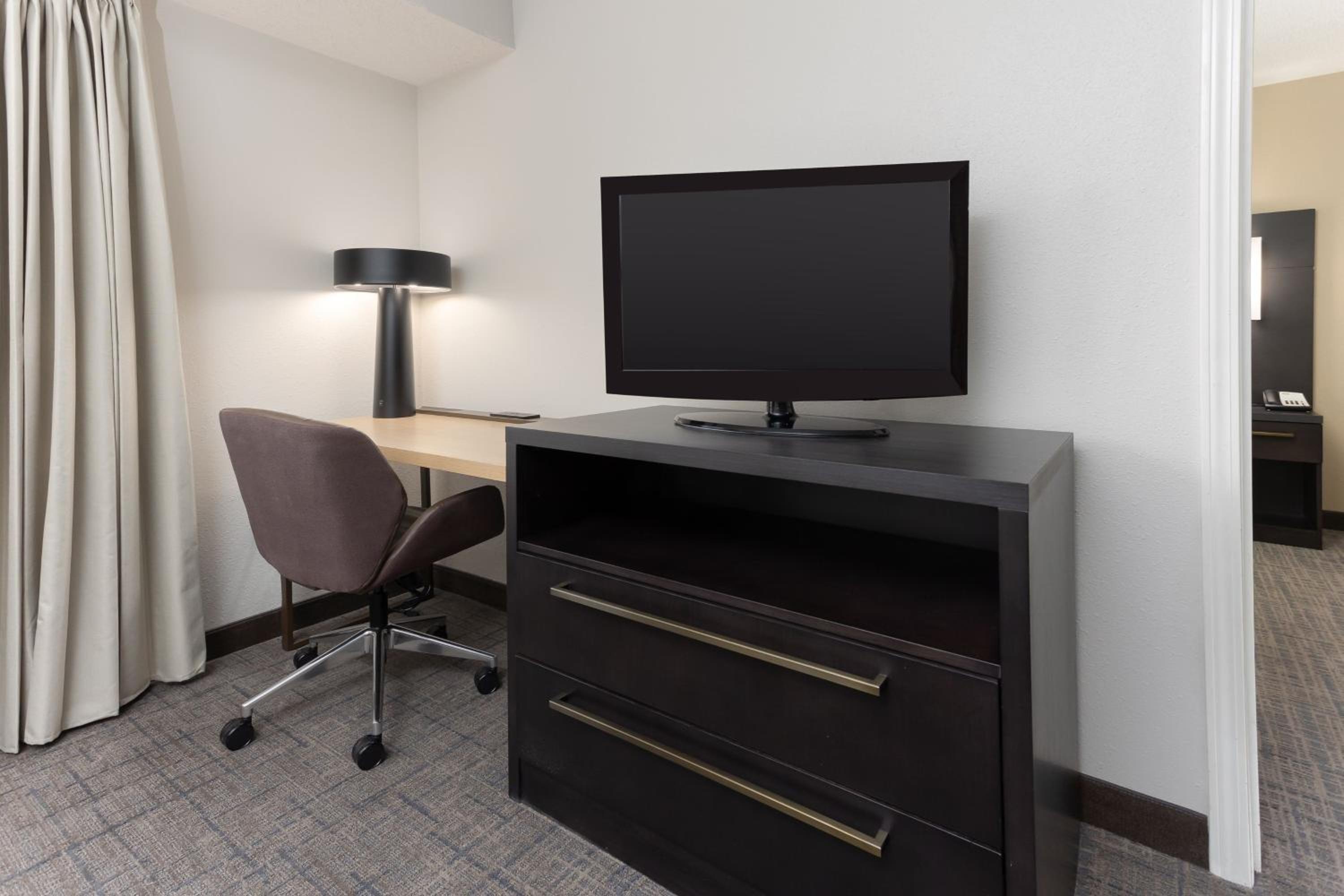 One-Bedroom Suite - Photo 3