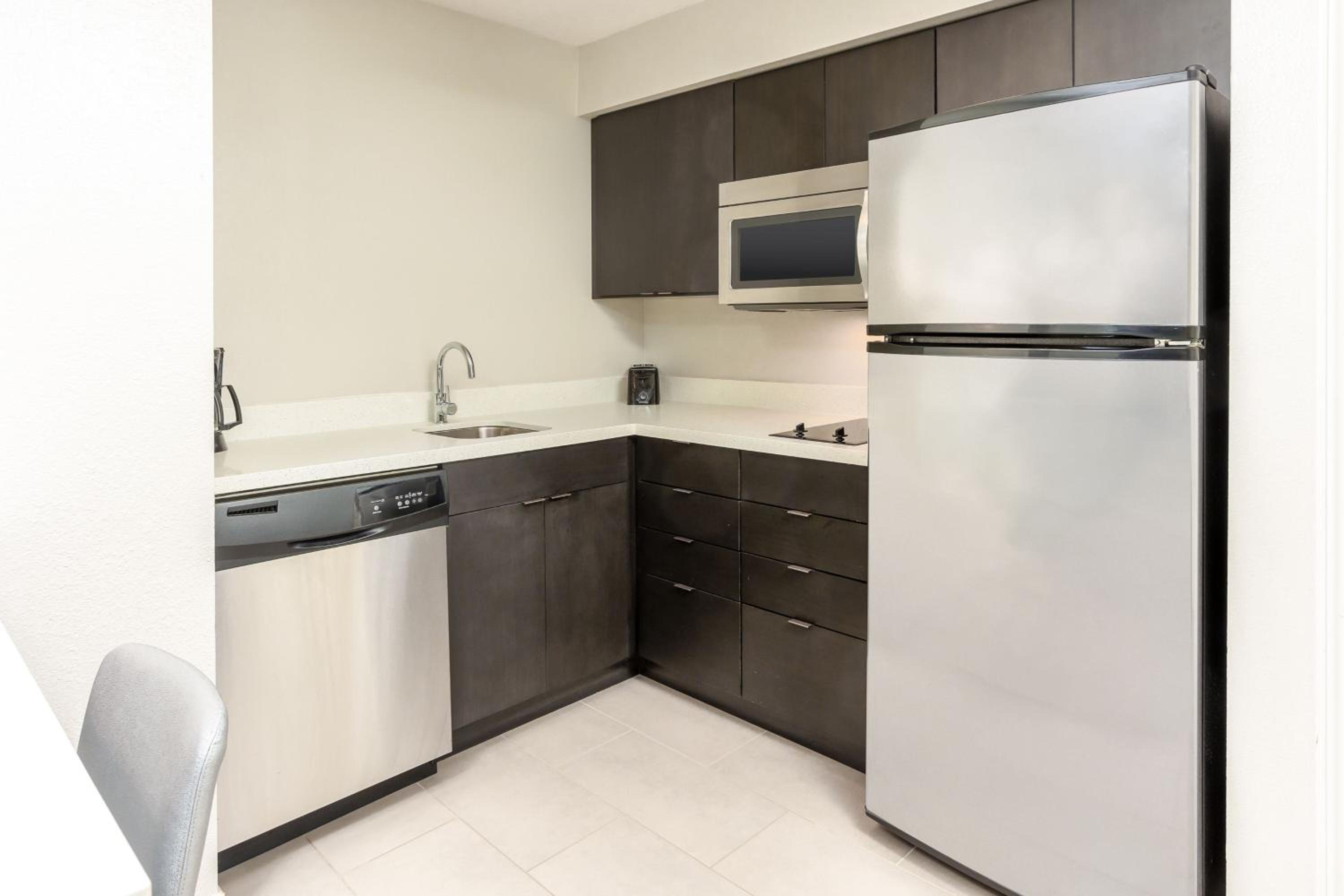 One-Bedroom Suite - Photo 8