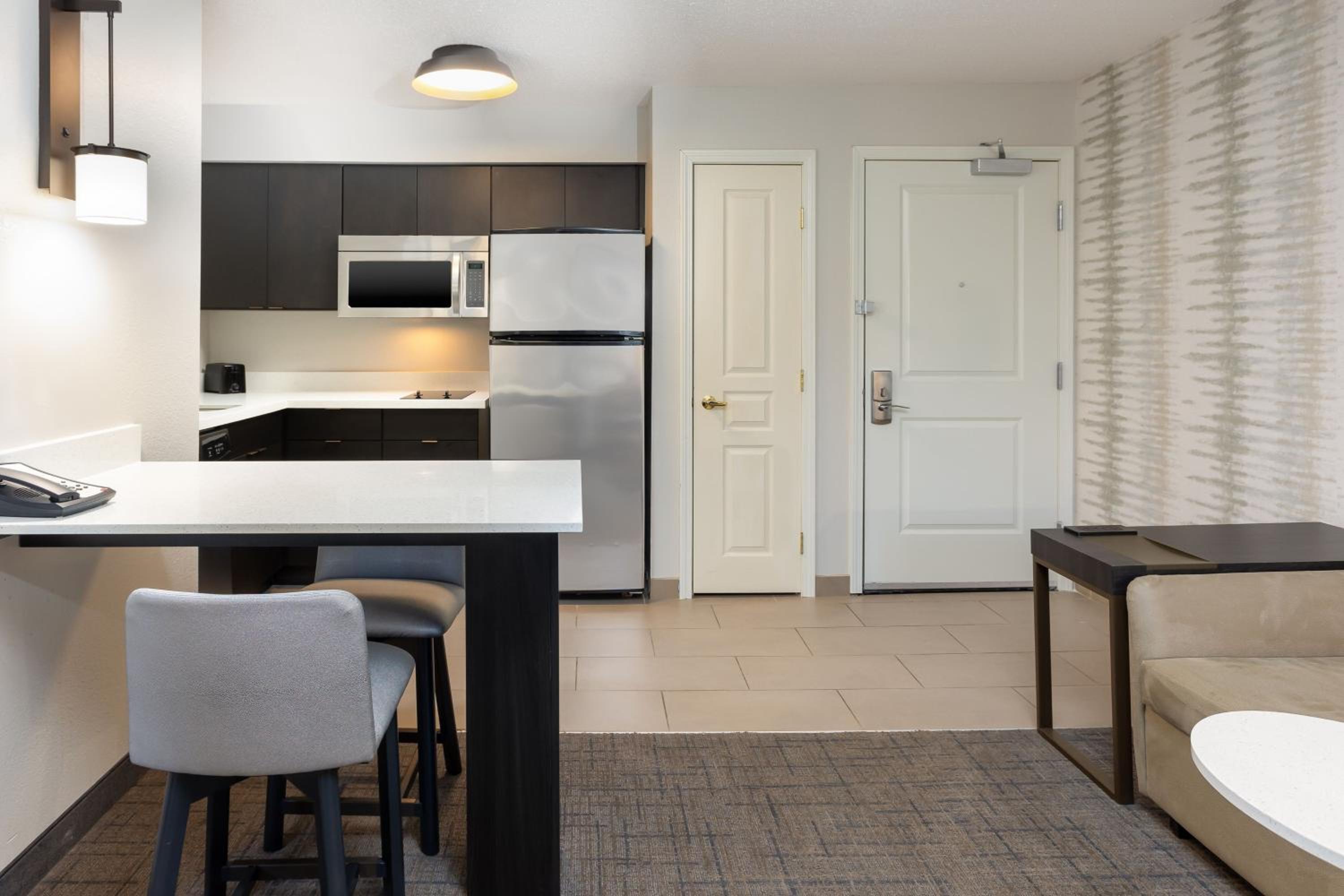 One-Bedroom Suite - Photo 9