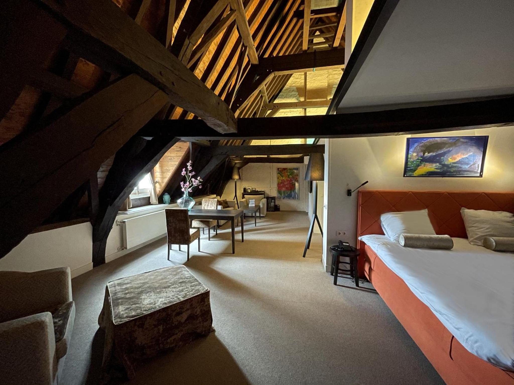 Suite - Photo 3
