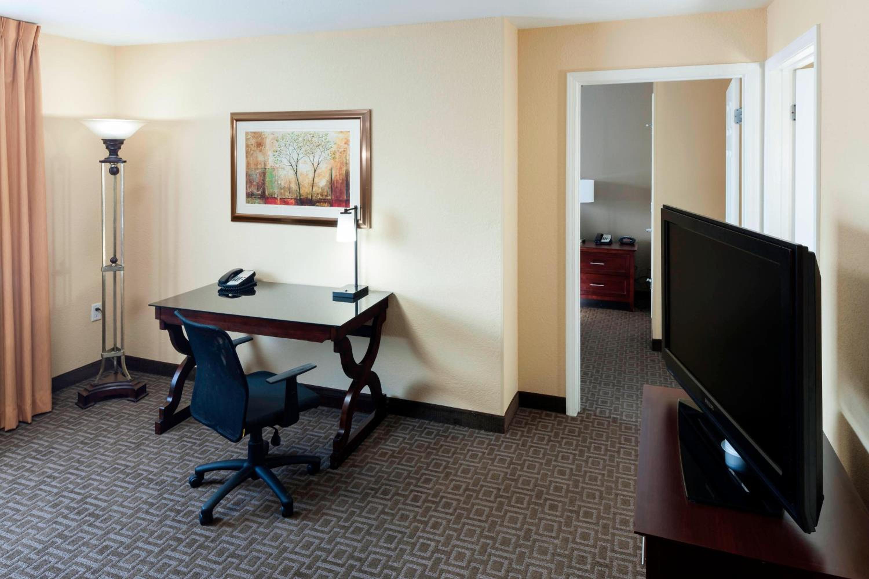 One-Bedroom King Suite - Photo 5