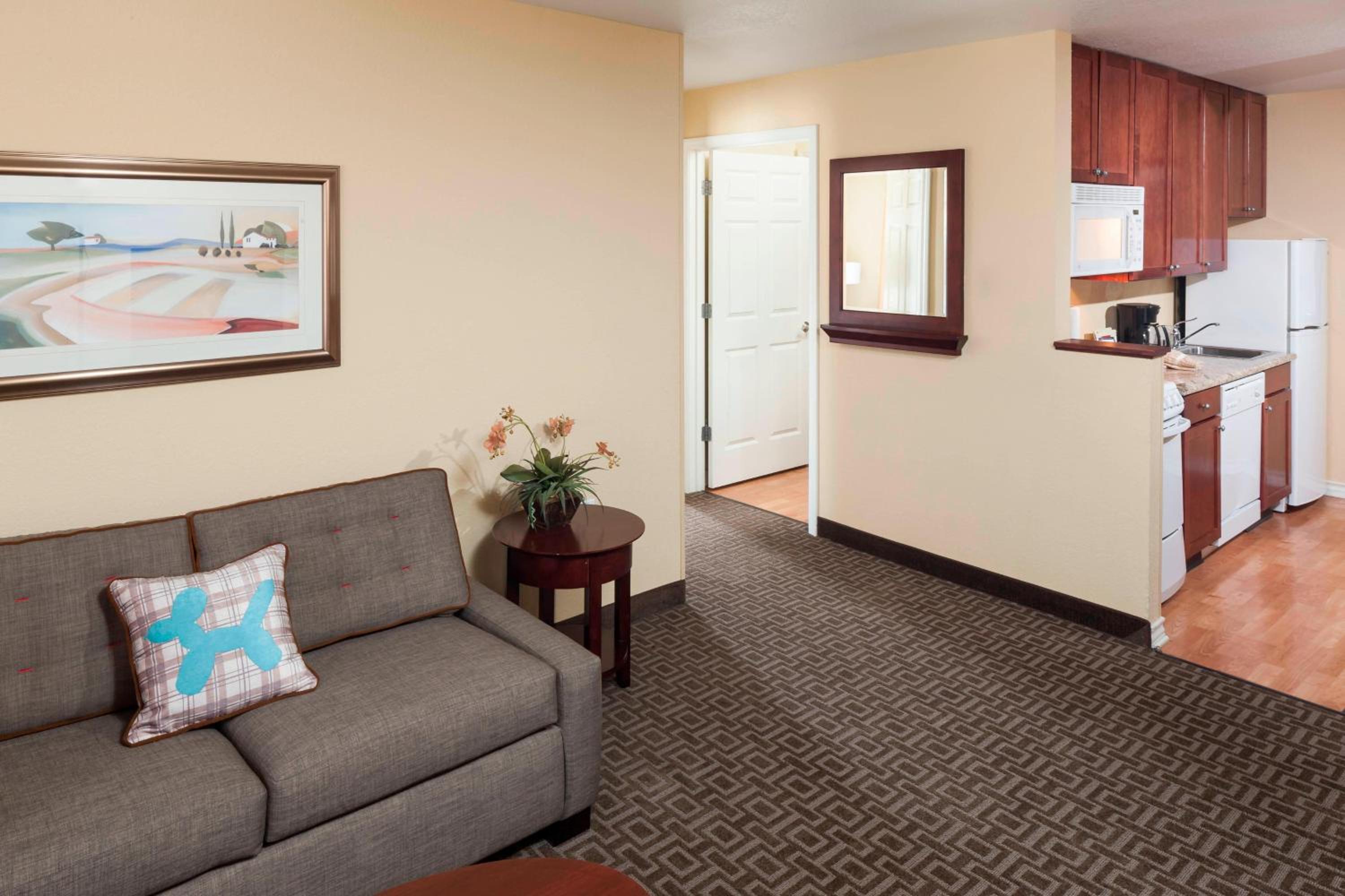 Two-Bedroom Suite - Photo 2