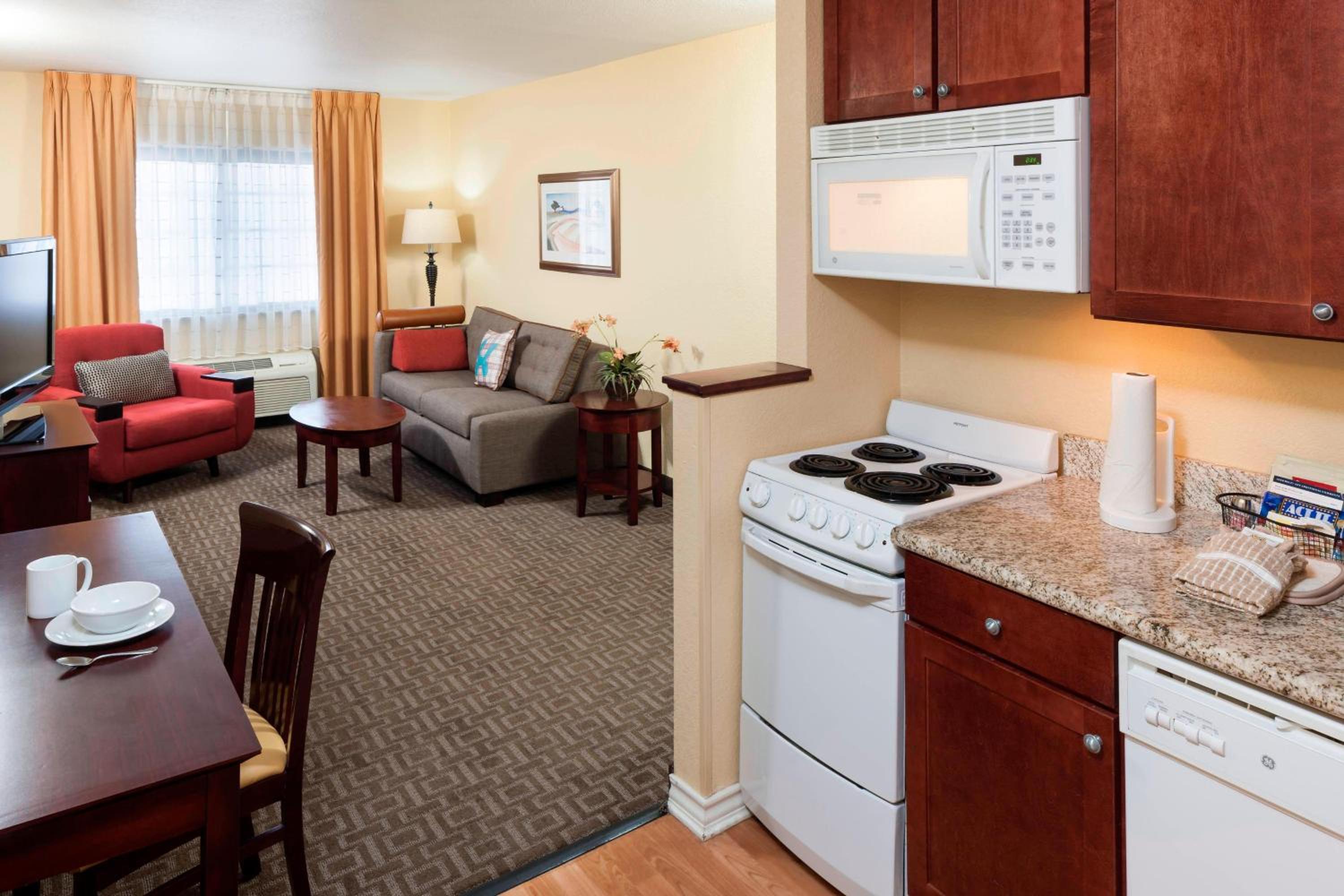 Two-Bedroom Suite - Photo 4