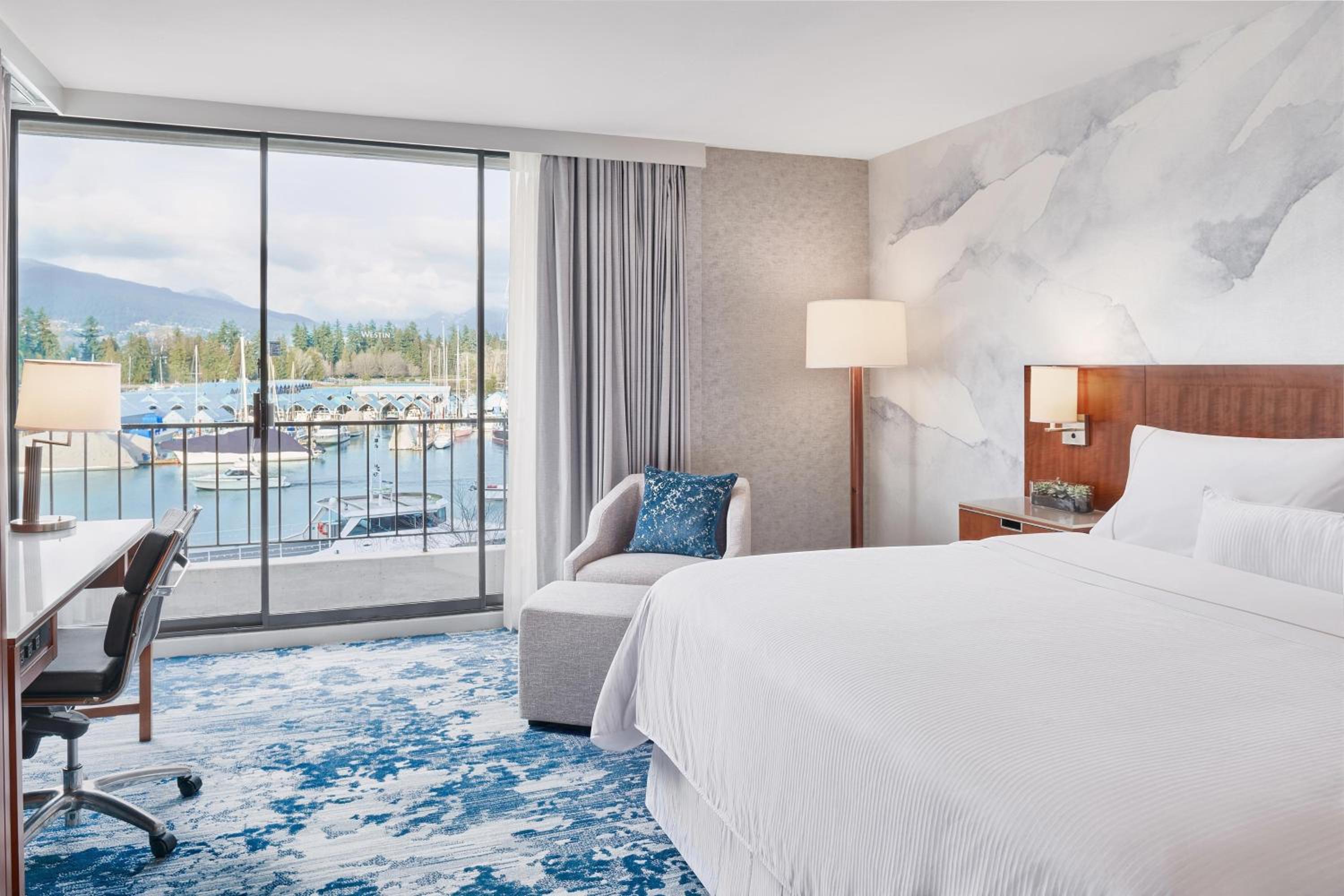 Deluxe Guest Room, 1 King, Harbor & Mountain View - Photo 2