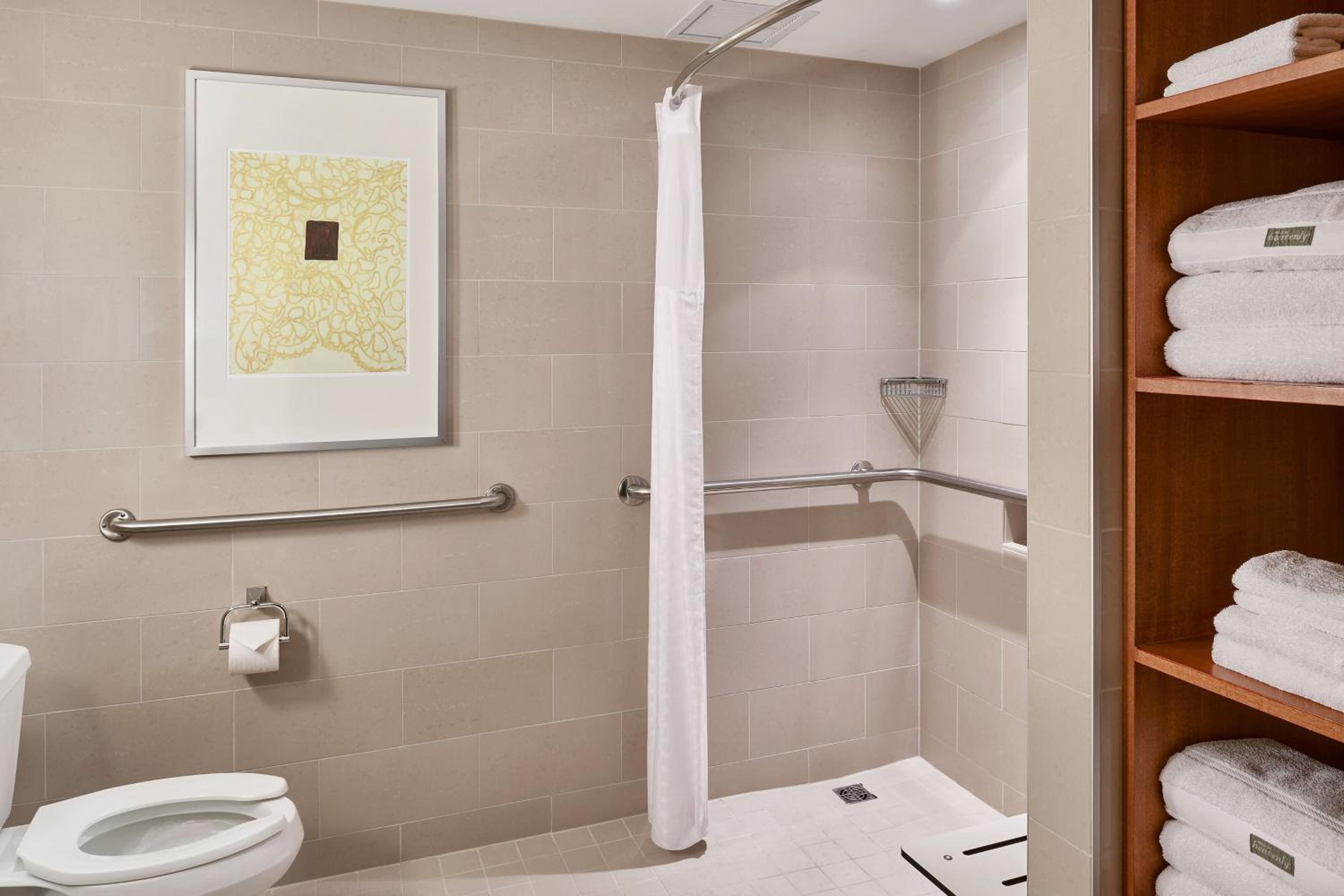 Standard Guest Room, 1 King - Photo 3