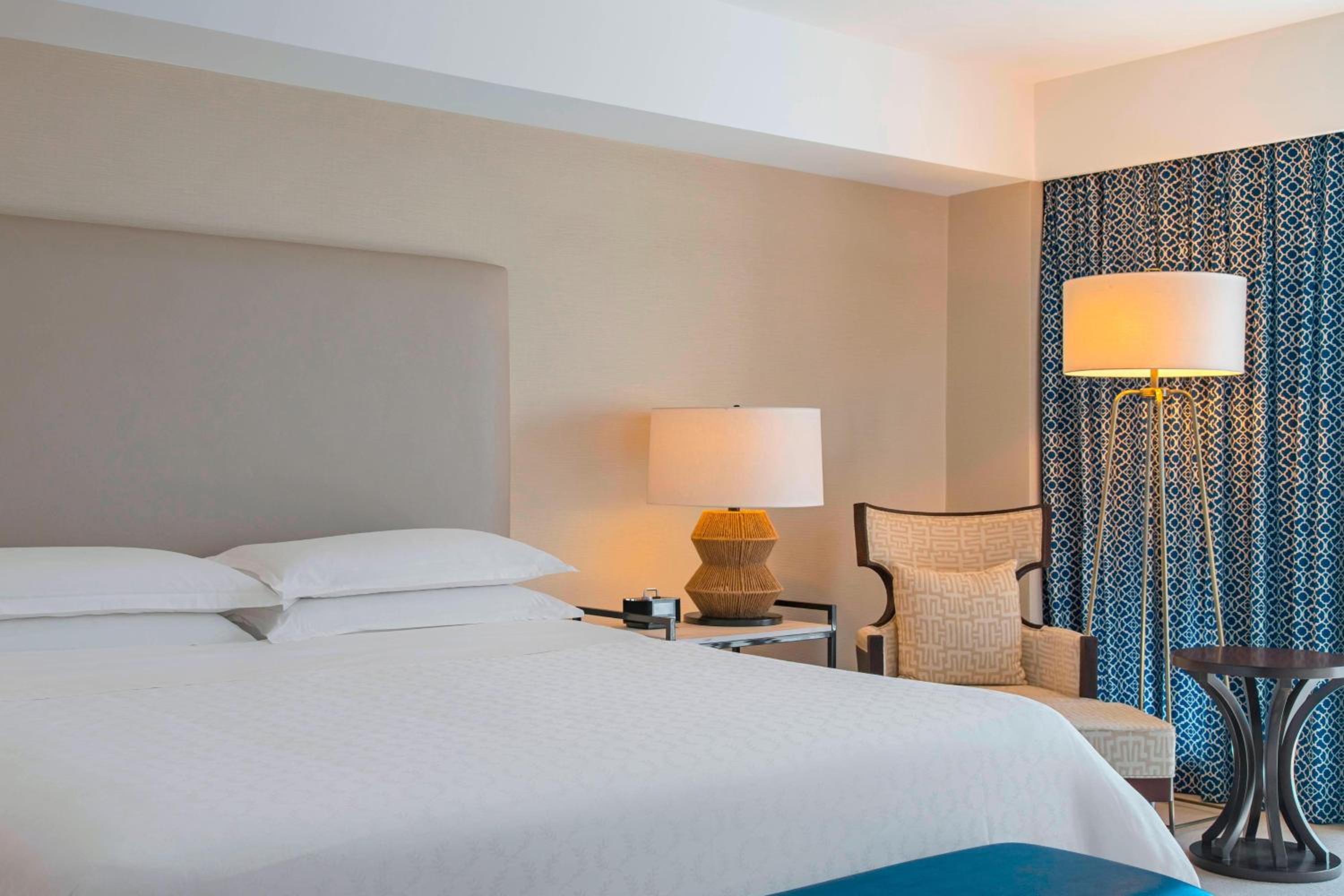 Club lounge access, Vise Presidential Suite, 1 King, Balcony