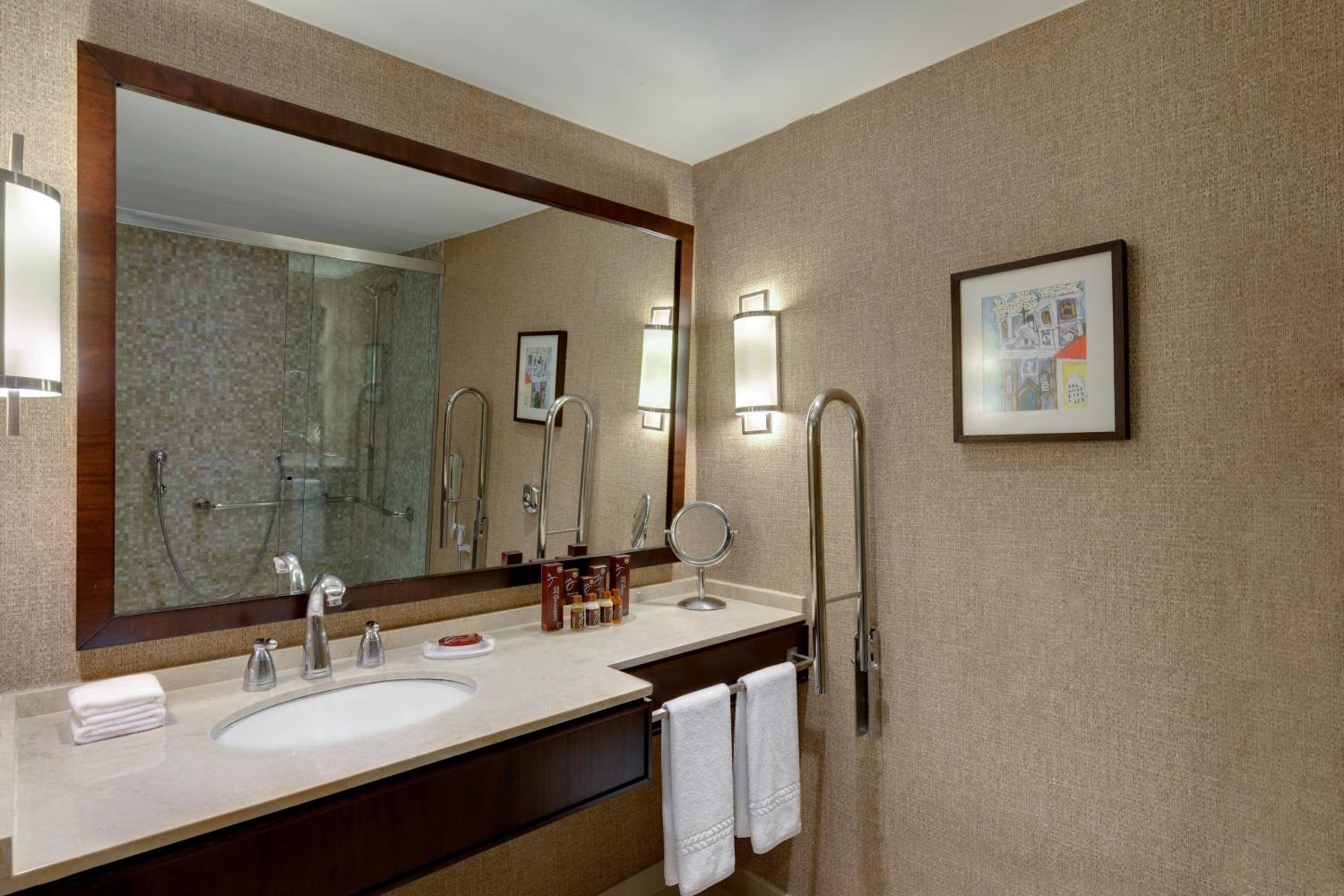 Classic King Room, Guest room, 1 King, Mountain view thumbnail 6