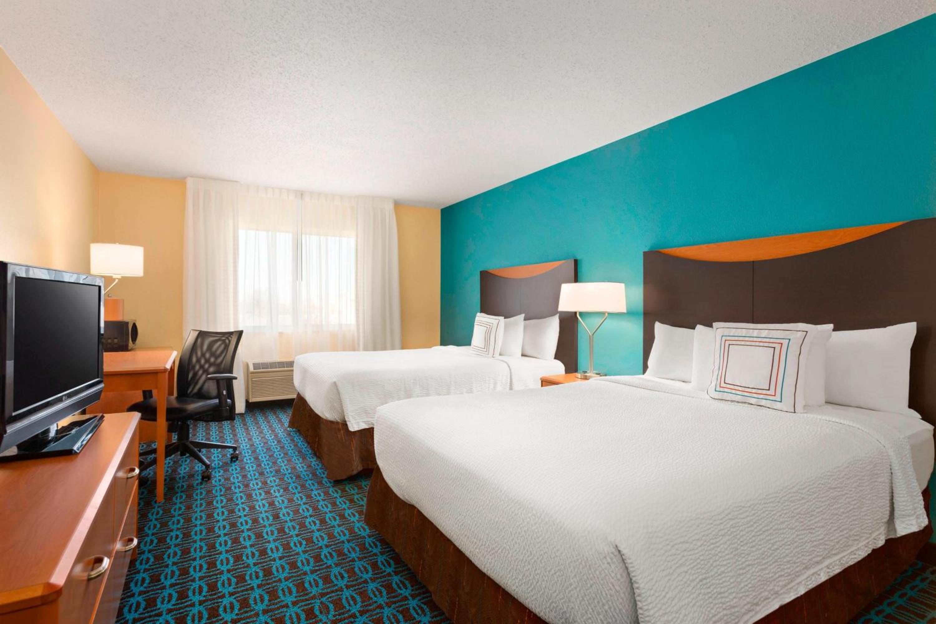 Queen Room with Two Queen Beds - Photo 1