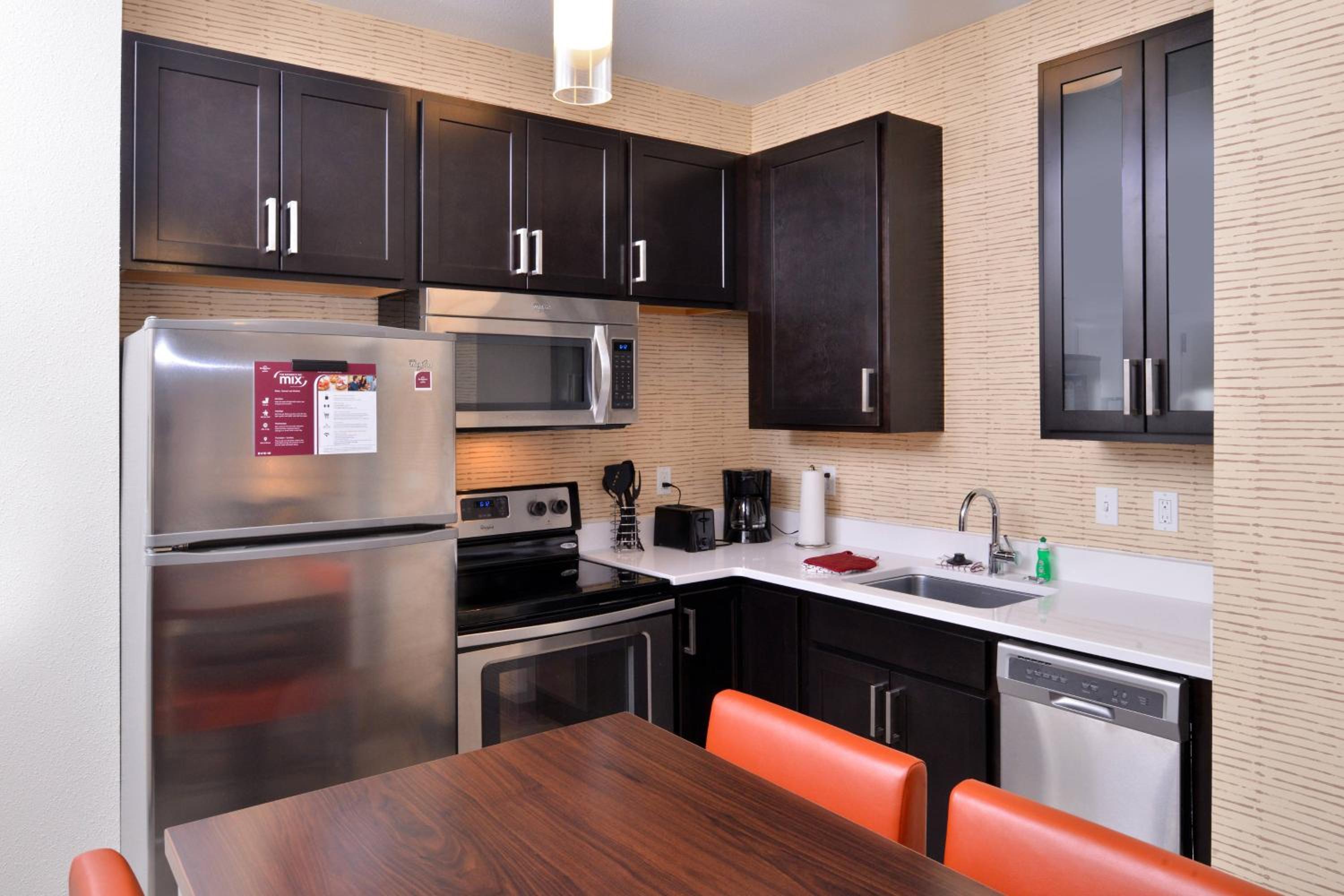 Two-Bedroom Suite with Adapted Tub - Mobility Accessible photo 2