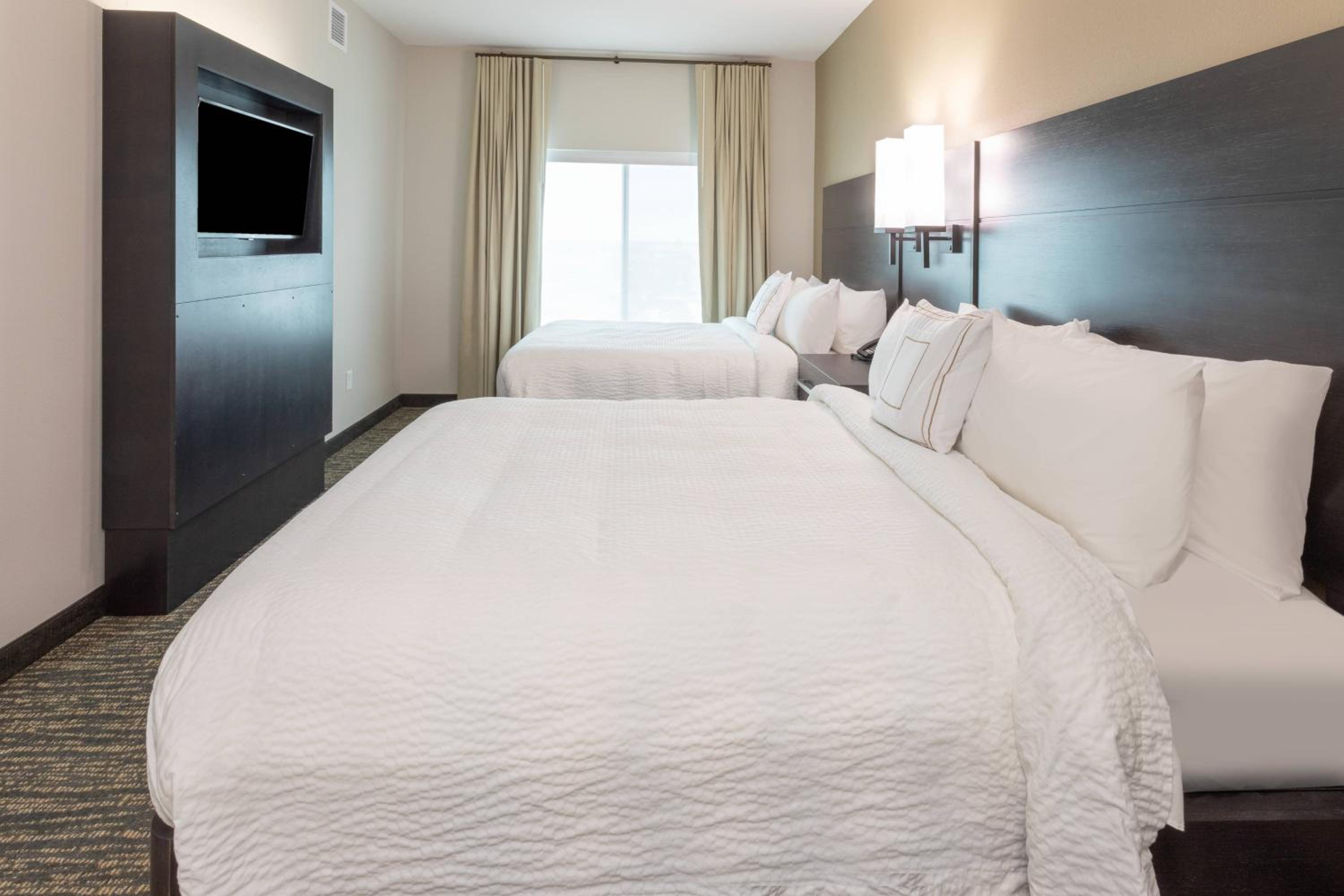 Queen Suite with Two Queen Beds and City View