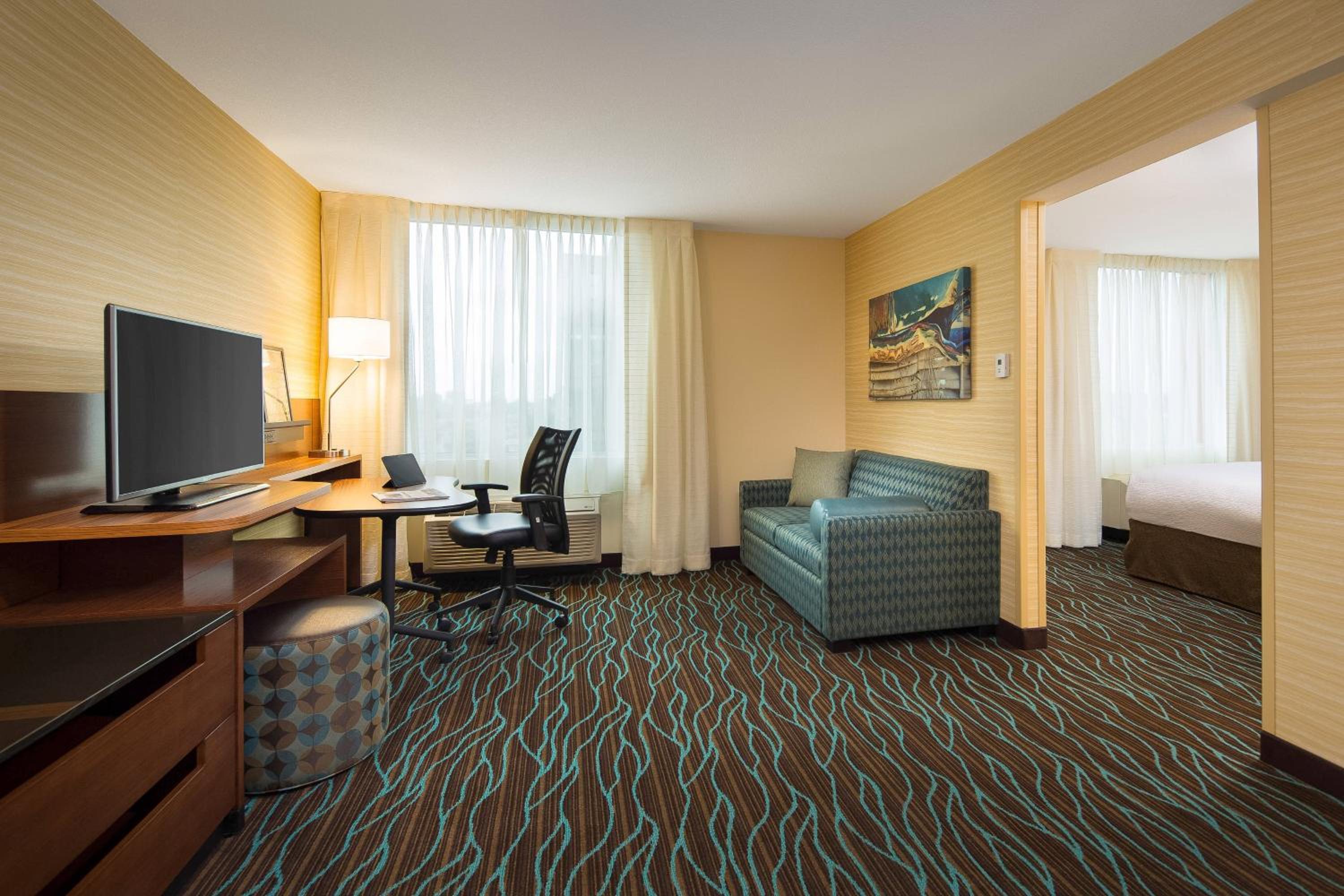 Studio Suite, Multiple Beds thumbnail 5