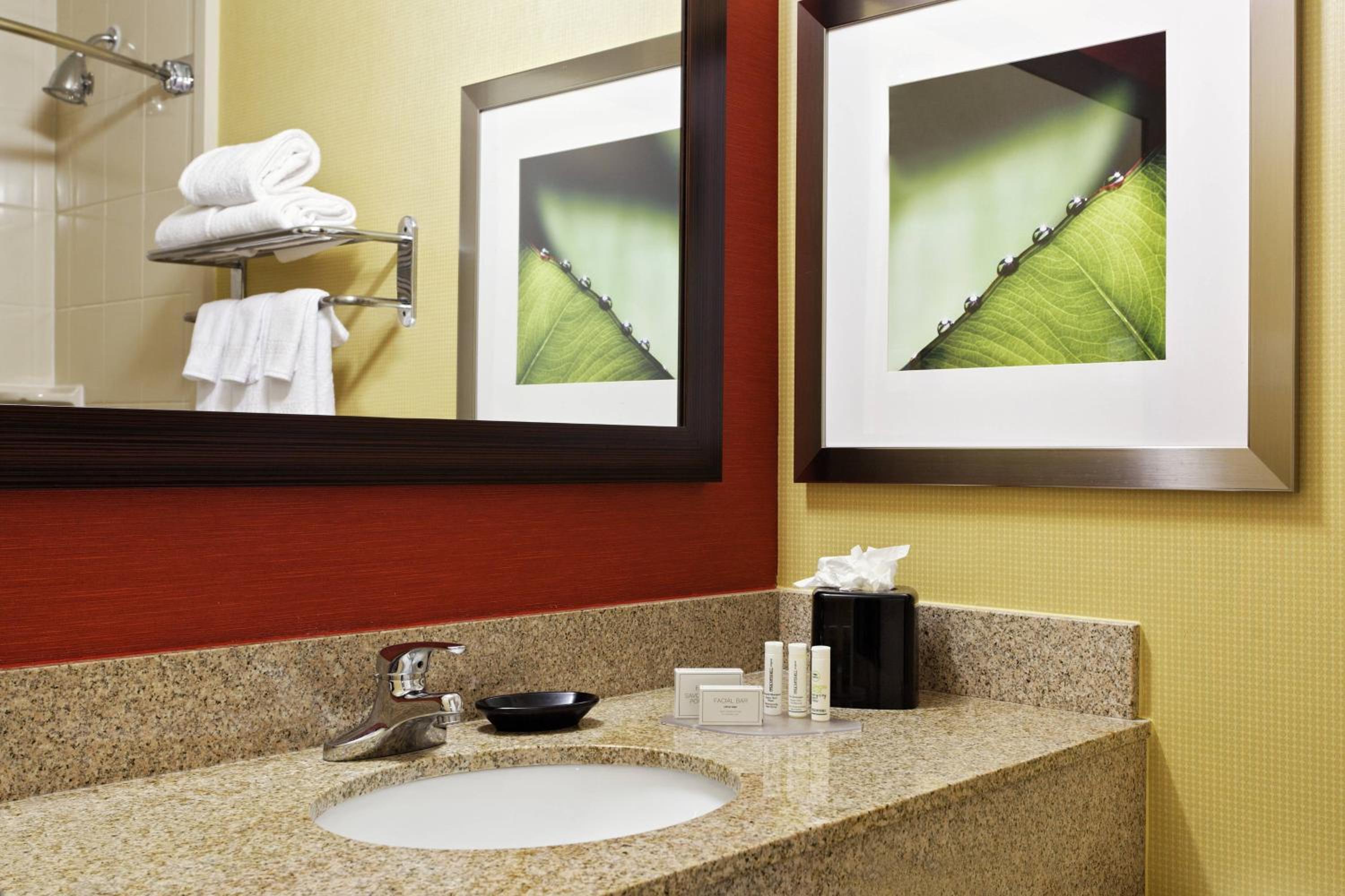 King Room - Hearing Accessible photo 3