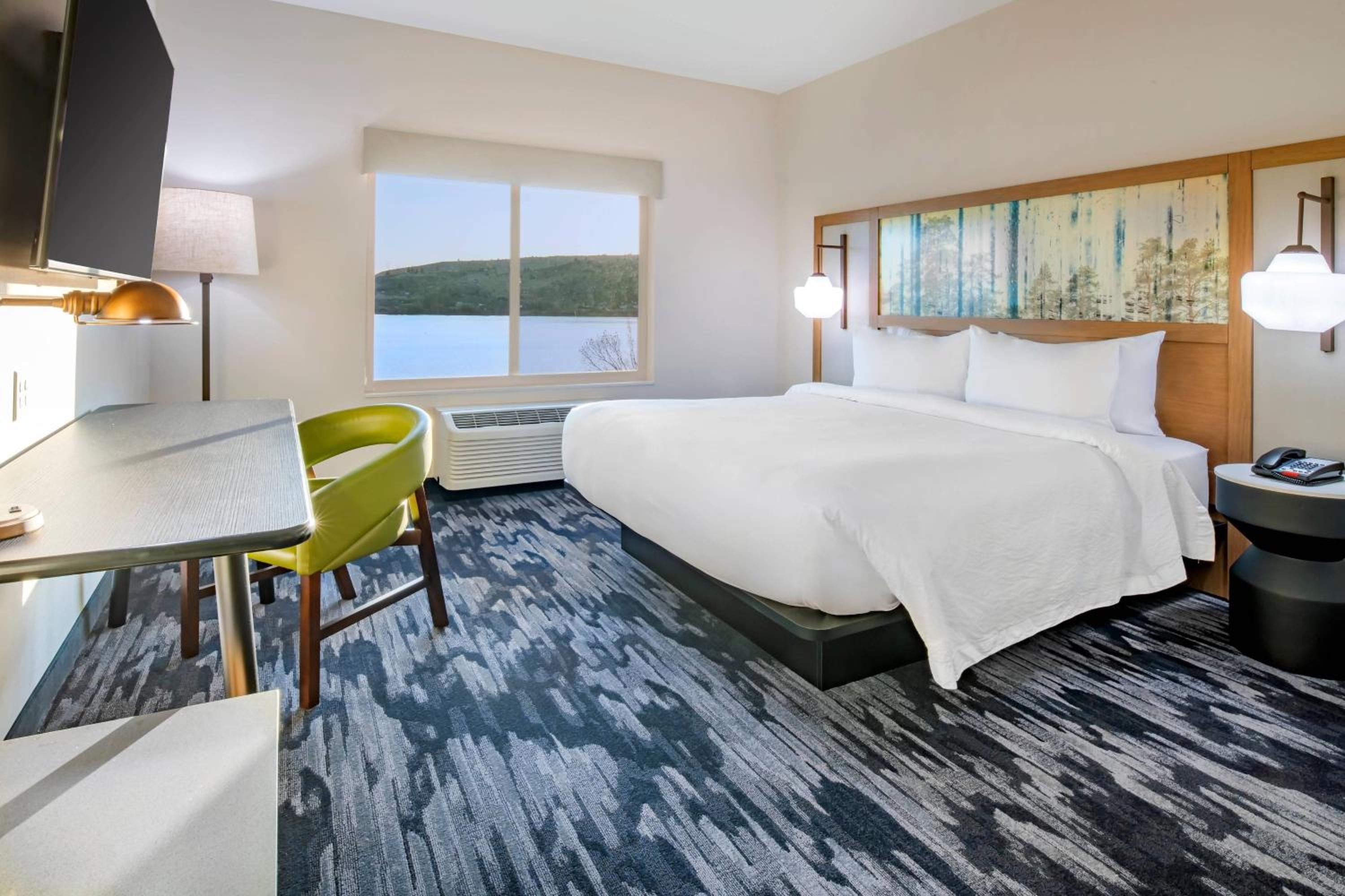 King Room with 1 King Bed, Lake View - Photo 1