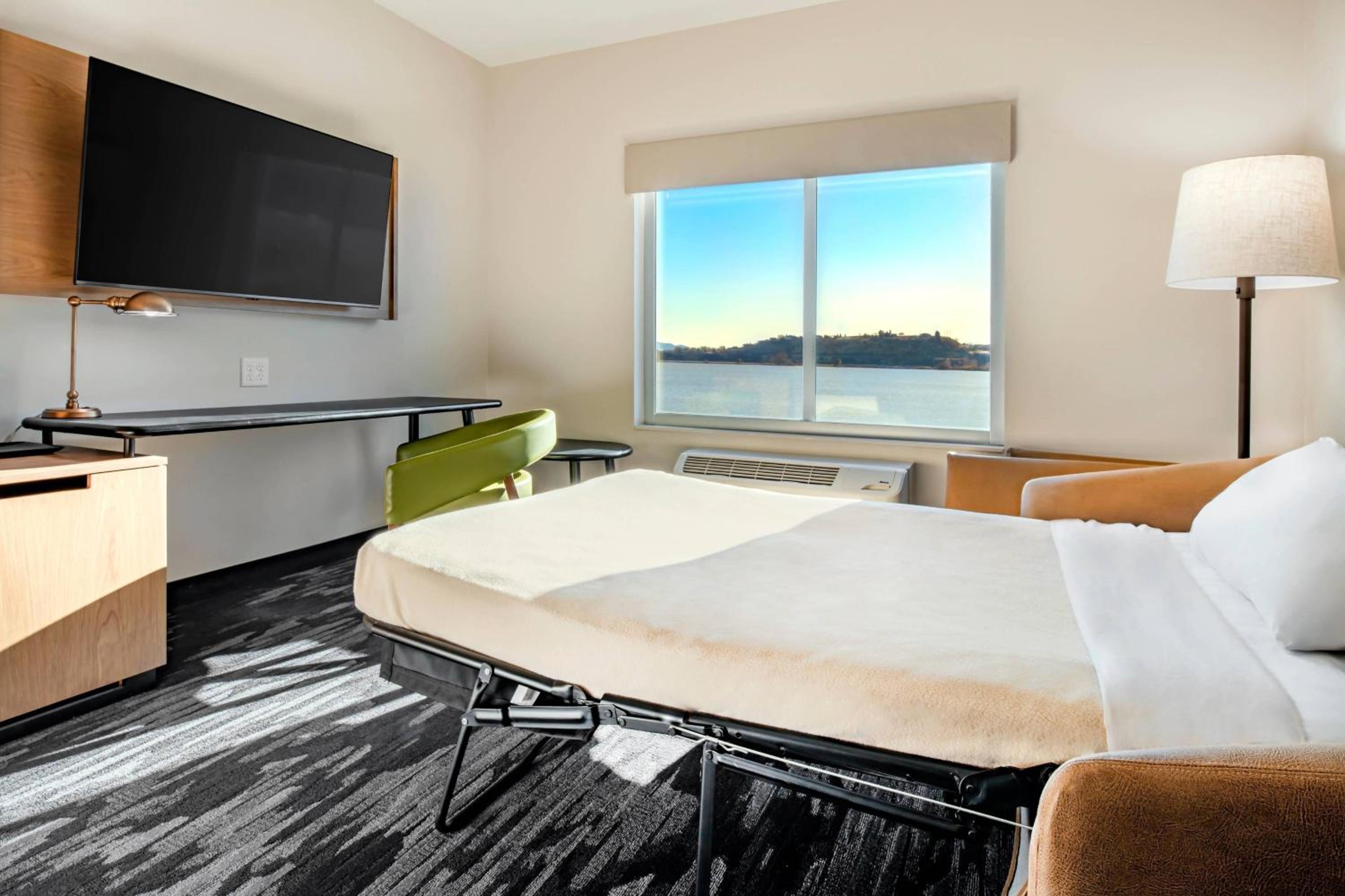 King Suite with 1 King & Sofa Bed - Photo 3