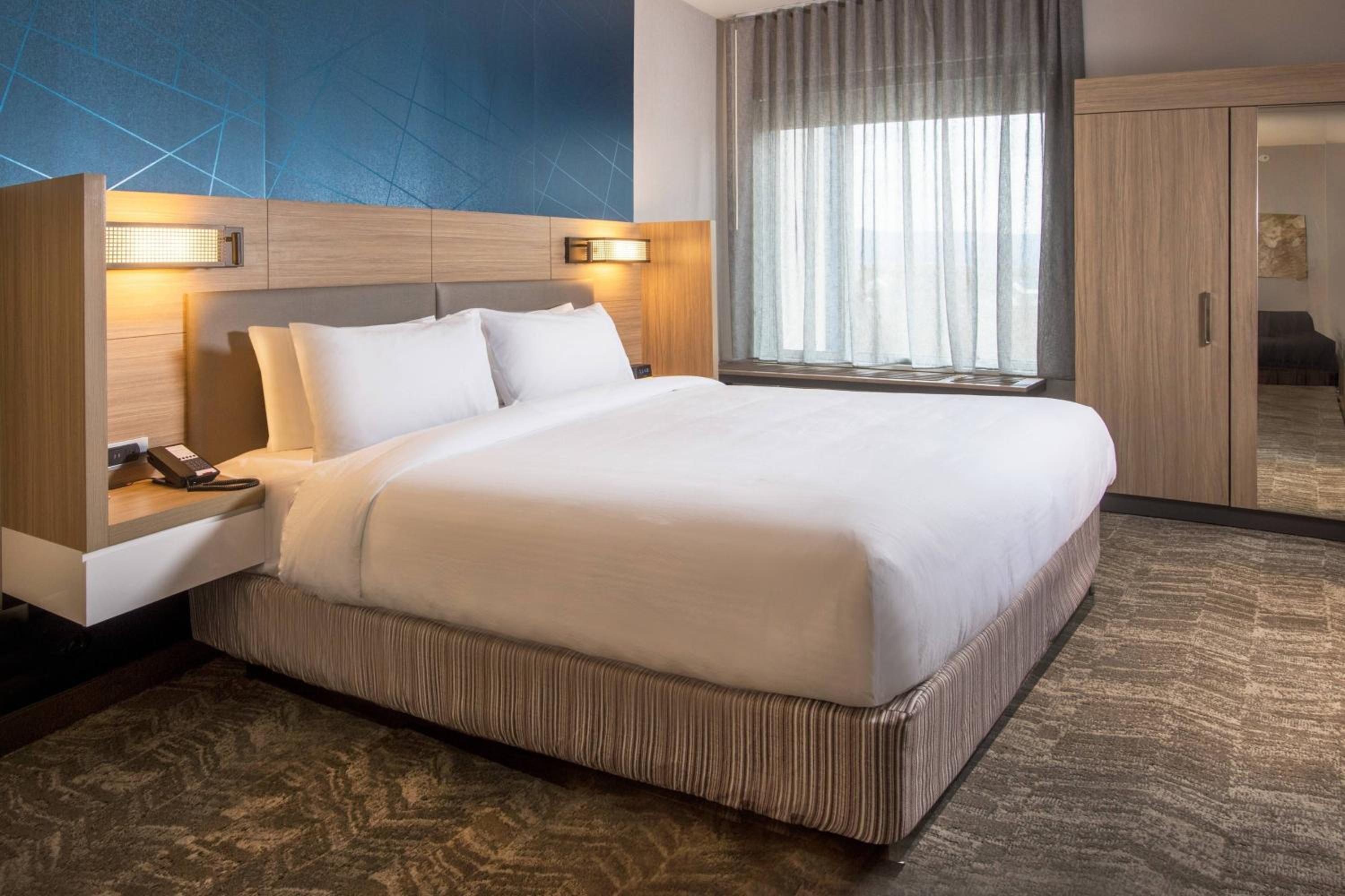 King Suite with Trundle Bed - Photo 2