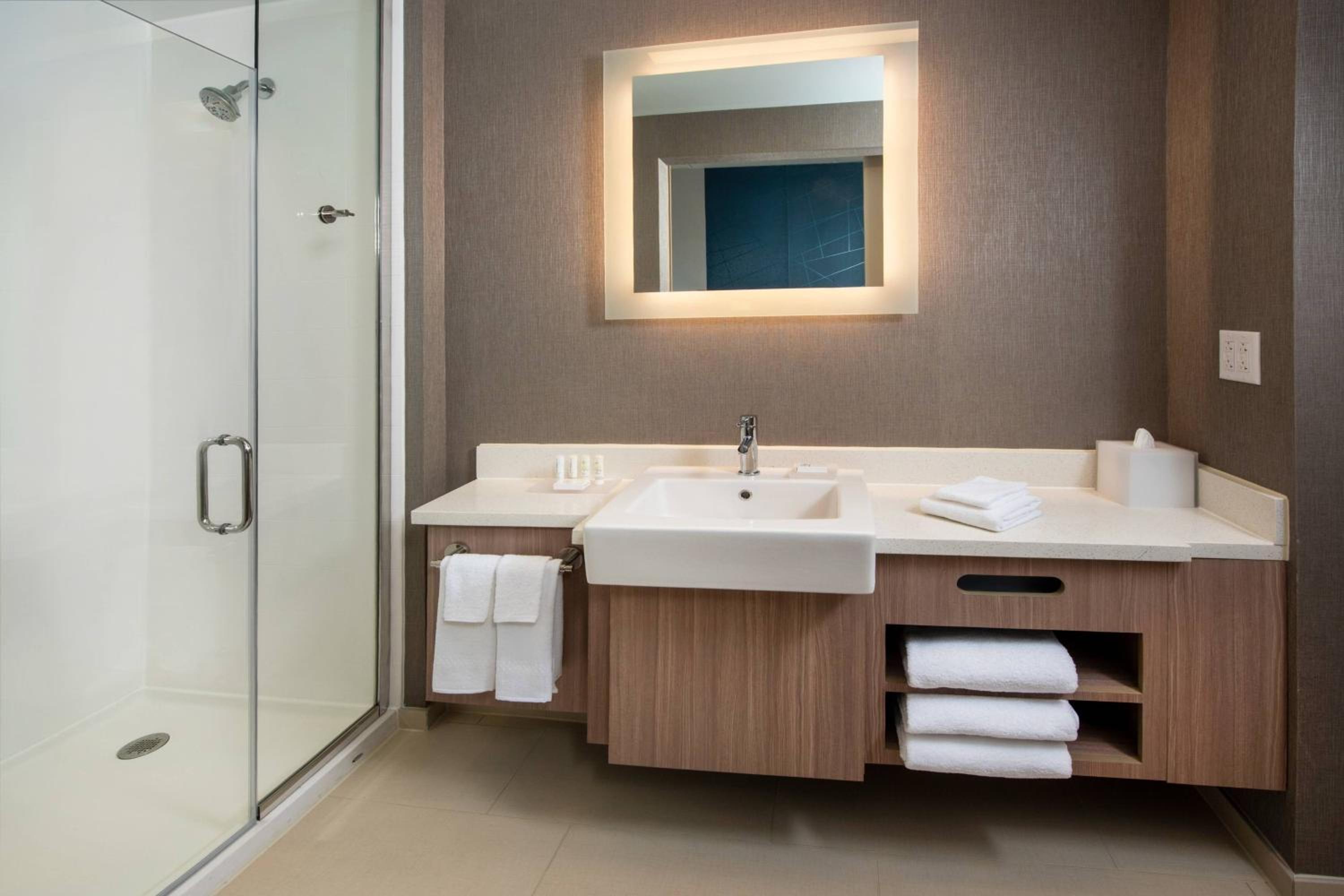 King Suite with Trundle Bed - Photo 3