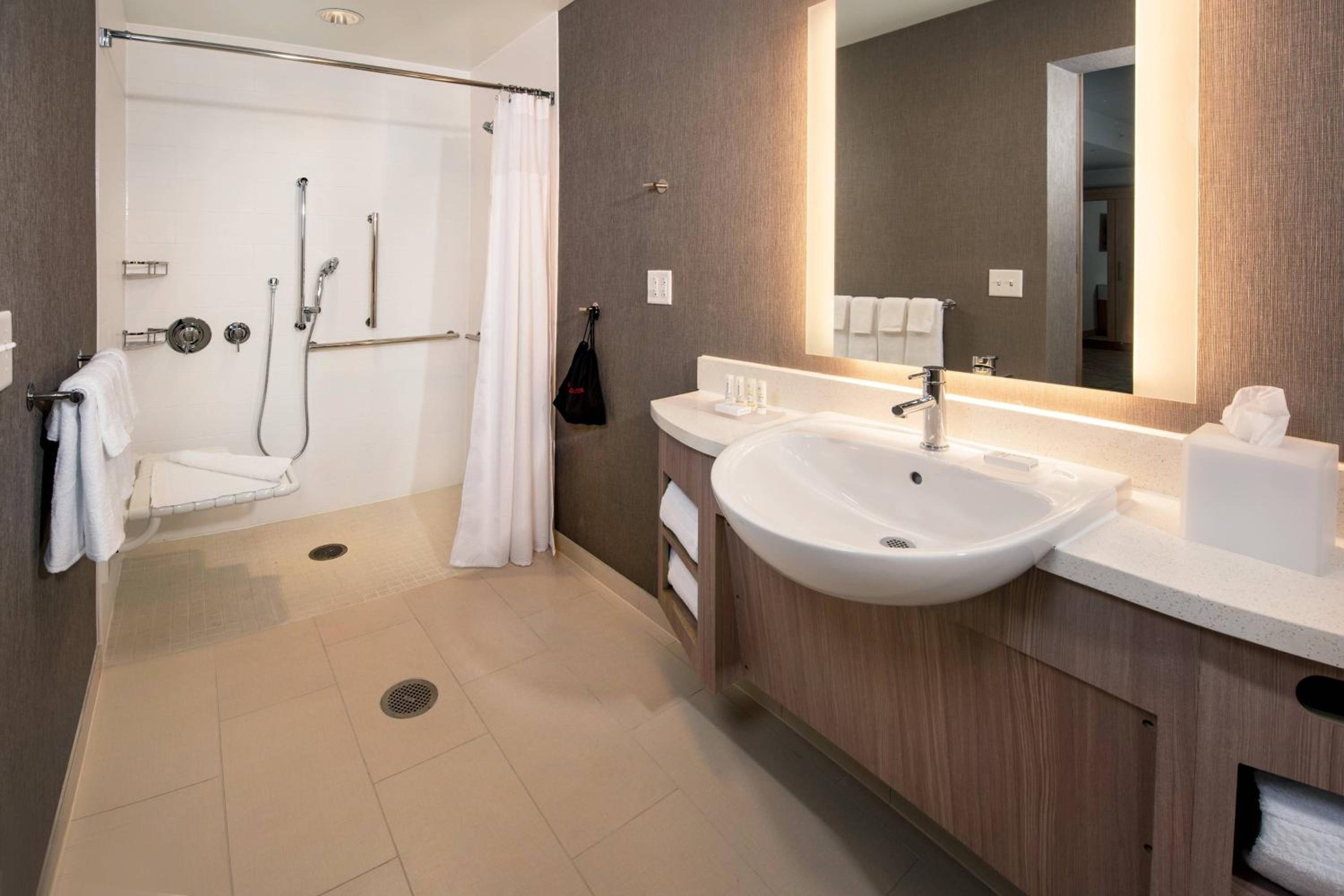King Suite with Trundle Bed - Photo 6
