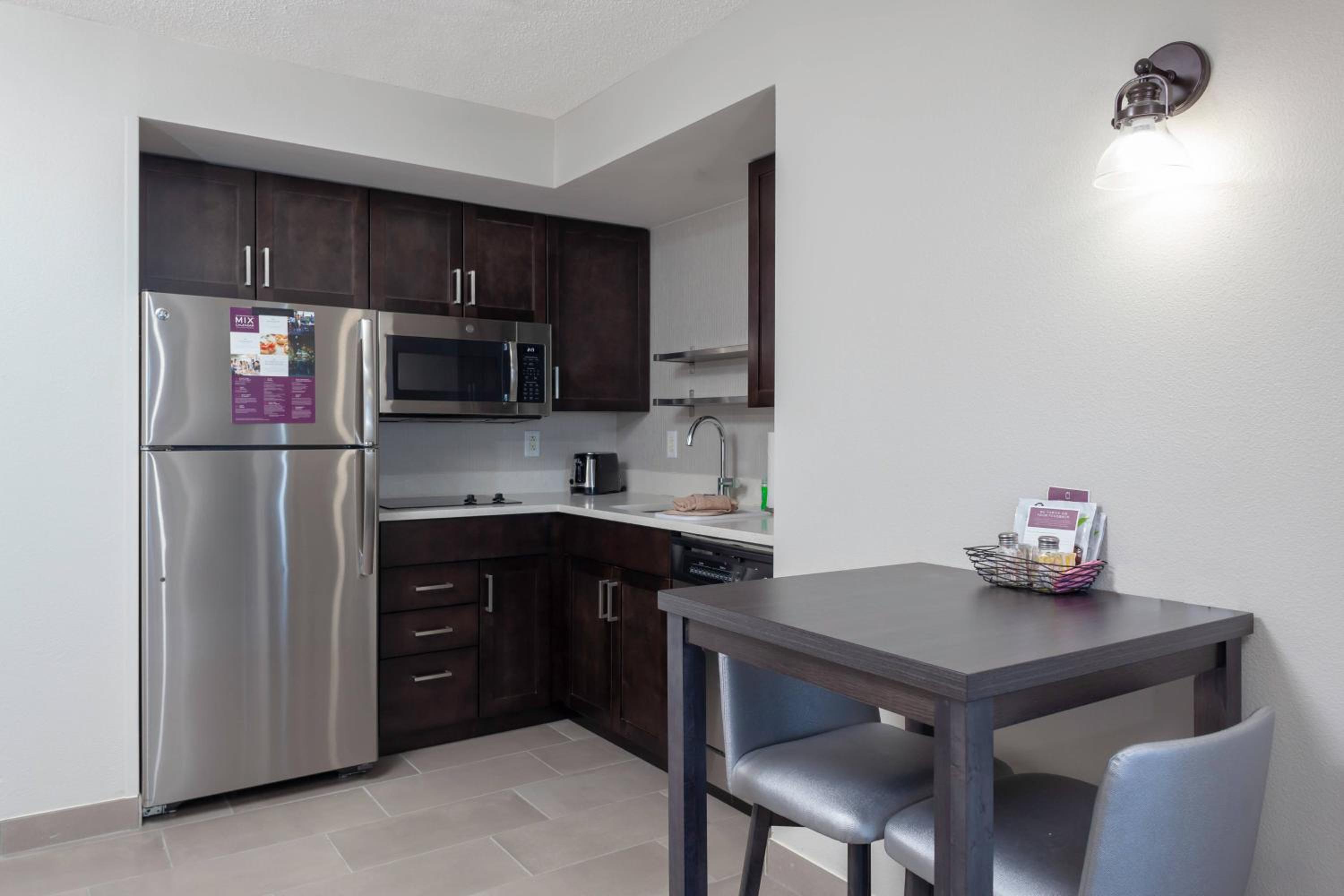 One-Bedroom King Suite - Photo 7