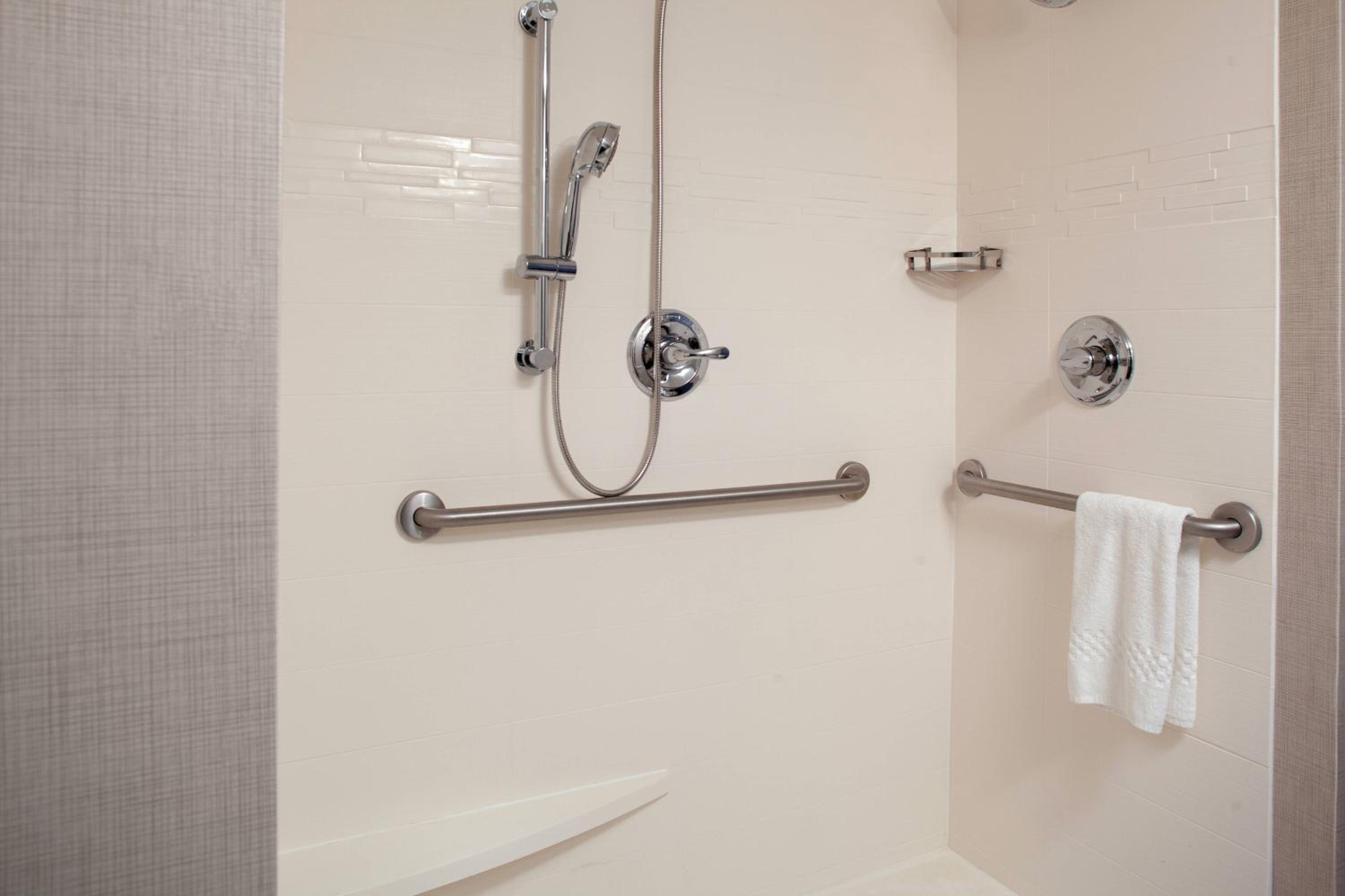 One-Bedroom King Suite - Photo 6