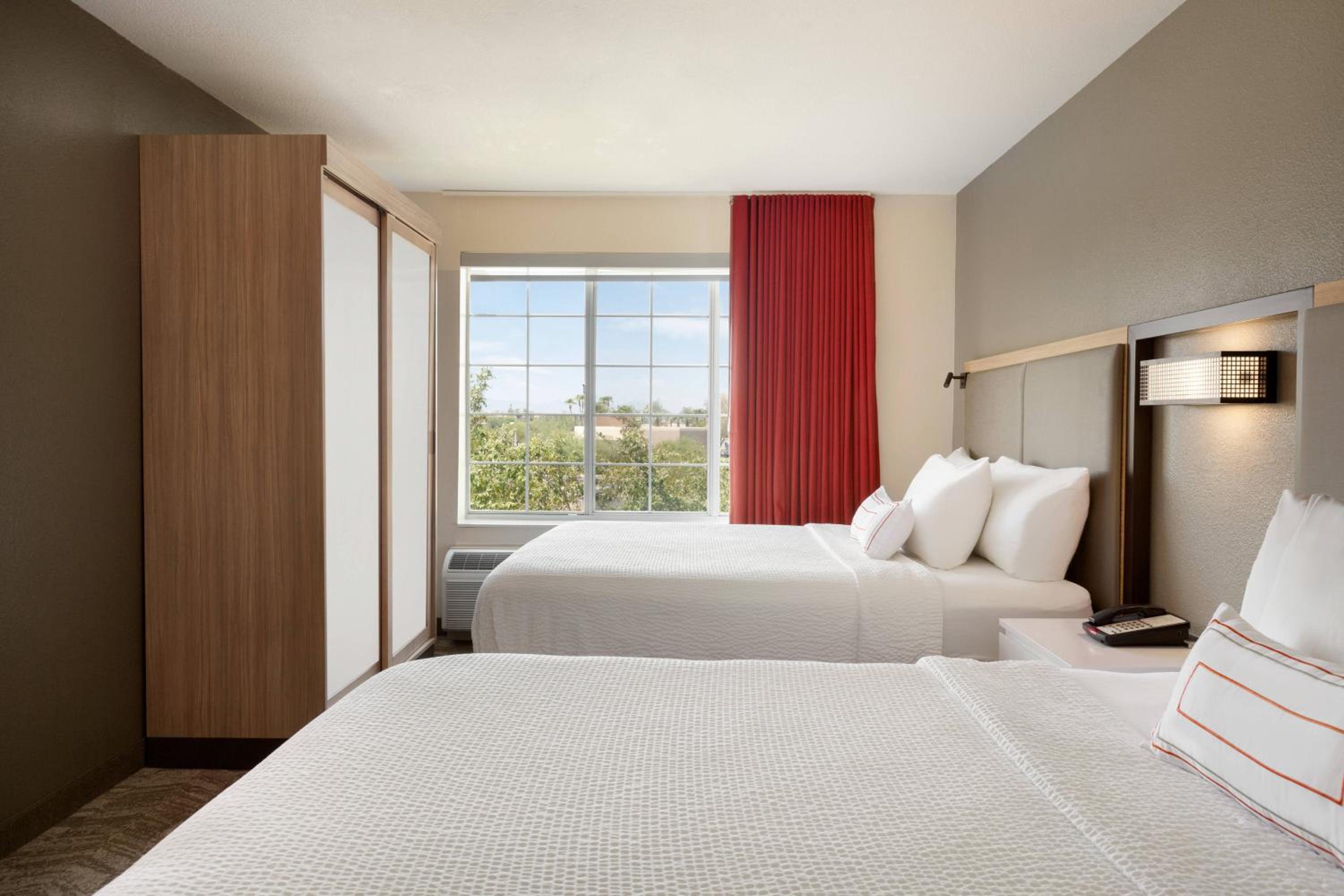 Queen Suite - Photo 2