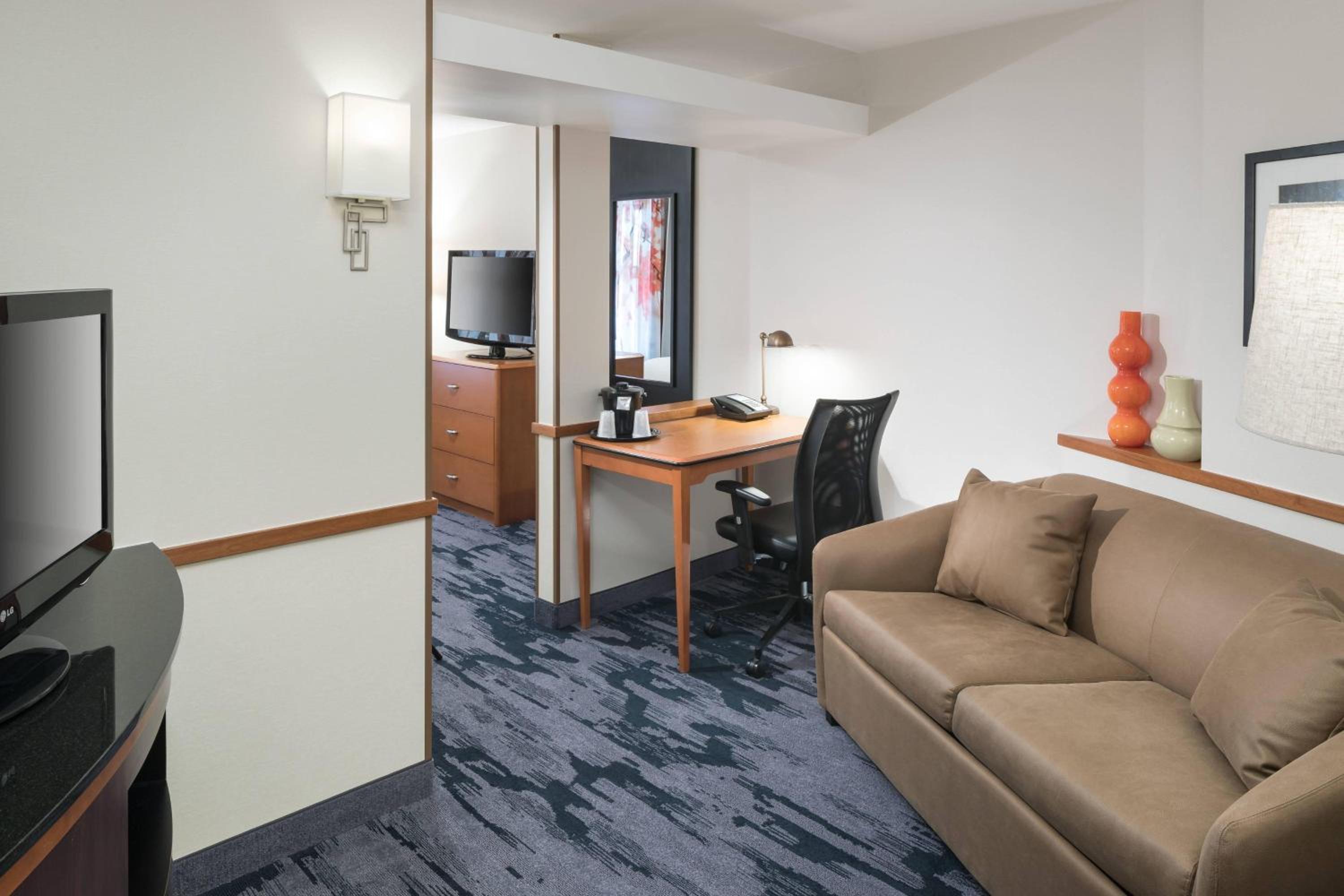 King Suite with Bathtub and Sofa Bed - Mobility Access/Hearing Accessible - Photo 1